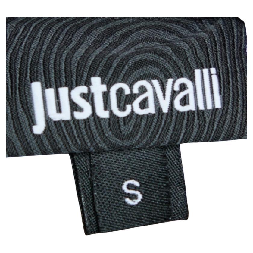 Grant a modern take on fashion with this excellently tailored Just Cavalli T-shirt. The wondrous use of multicolored striped lurex knit in this T-shirt is influenced by contemporary and evolving trends in fashion. This piece makes sure you look as