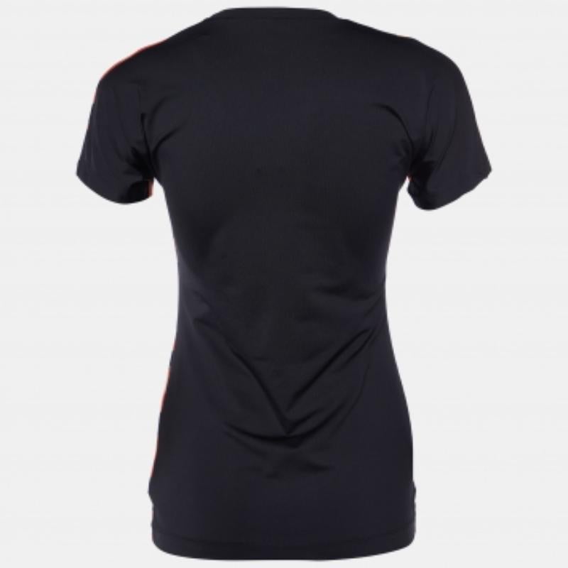 La cura sartoriale, i materiali di qualità e i tagli eleganti fanno di questo top firmato un pezzo da conservare! Il design è classico e facile da abbinare.