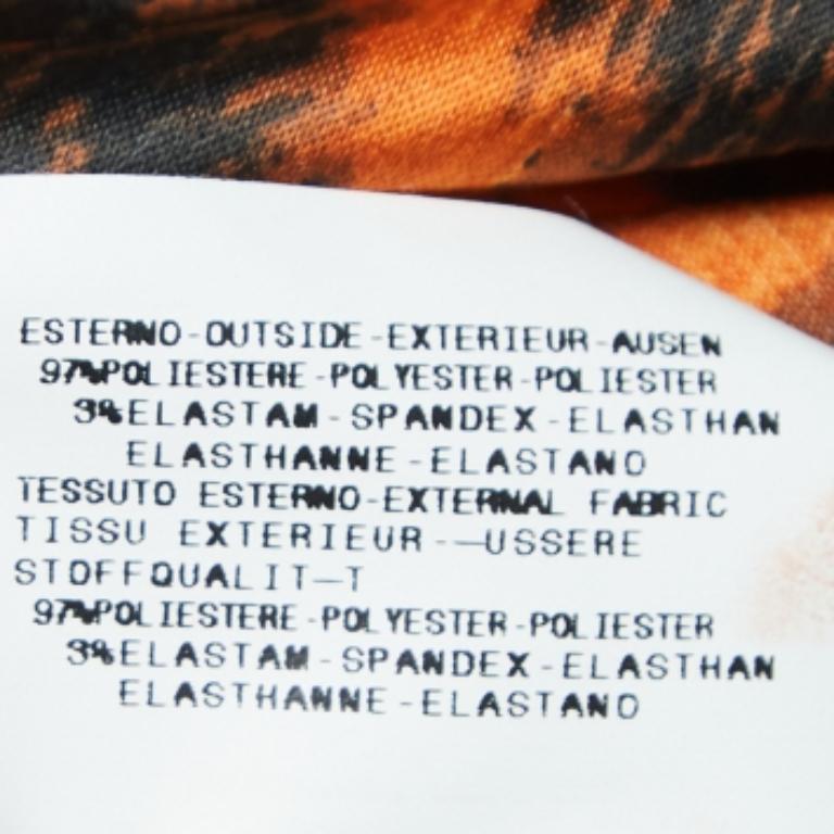 Just Cavalli Falda midi acampanada de satén con estampado animal naranja/negro M en Excelente estado para la venta en Dubai, Al Qouz 2
