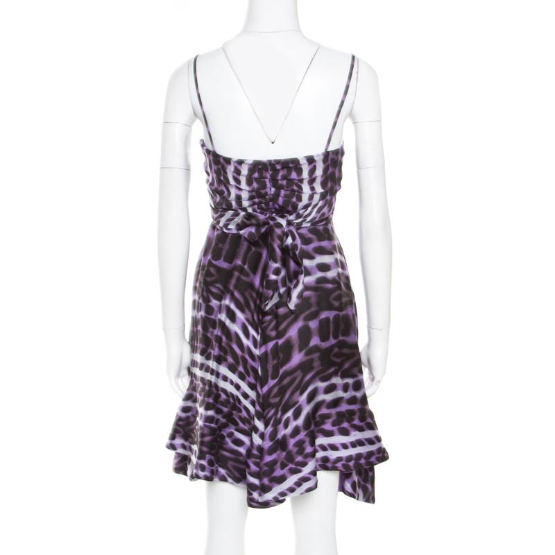 It is masterful tailoring and a chic style that characterizes this purple and black dress from the house of Just Cavalli! It is made of 100% silk and features an animal print all over it. It flaunts a ruched detailing along with a brooch on the