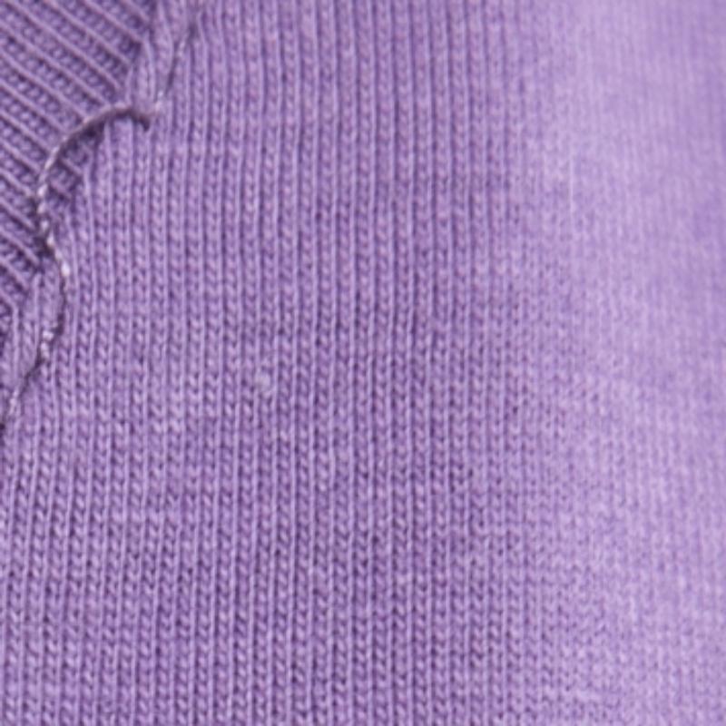 Just Cavalli Purple Printed Cotton V-Neck T-Shirt L In Good Condition For Sale In Dubai, Al Qouz 2