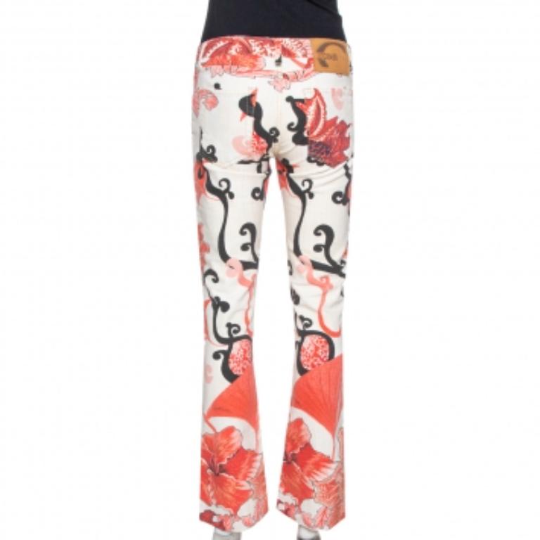 Constructed in quality materials, this pair of jeans comes in white with floral prints that add a nice contrast. Completed with front closure, belt loops and pockets, this pair of jeans is cut in a flared bottom silhouette for a fashionable impact.