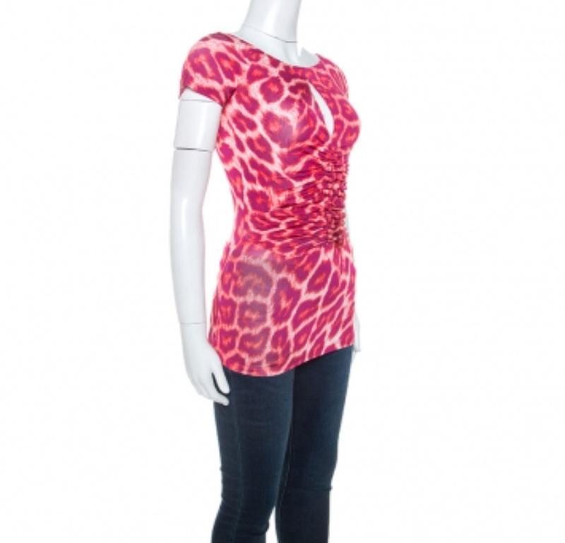 Just Cavalli Rotes Top mit Leopardenmuster und gerafftem Detail S im Zustand „Hervorragend“ im Angebot in Dubai, Al Qouz 2