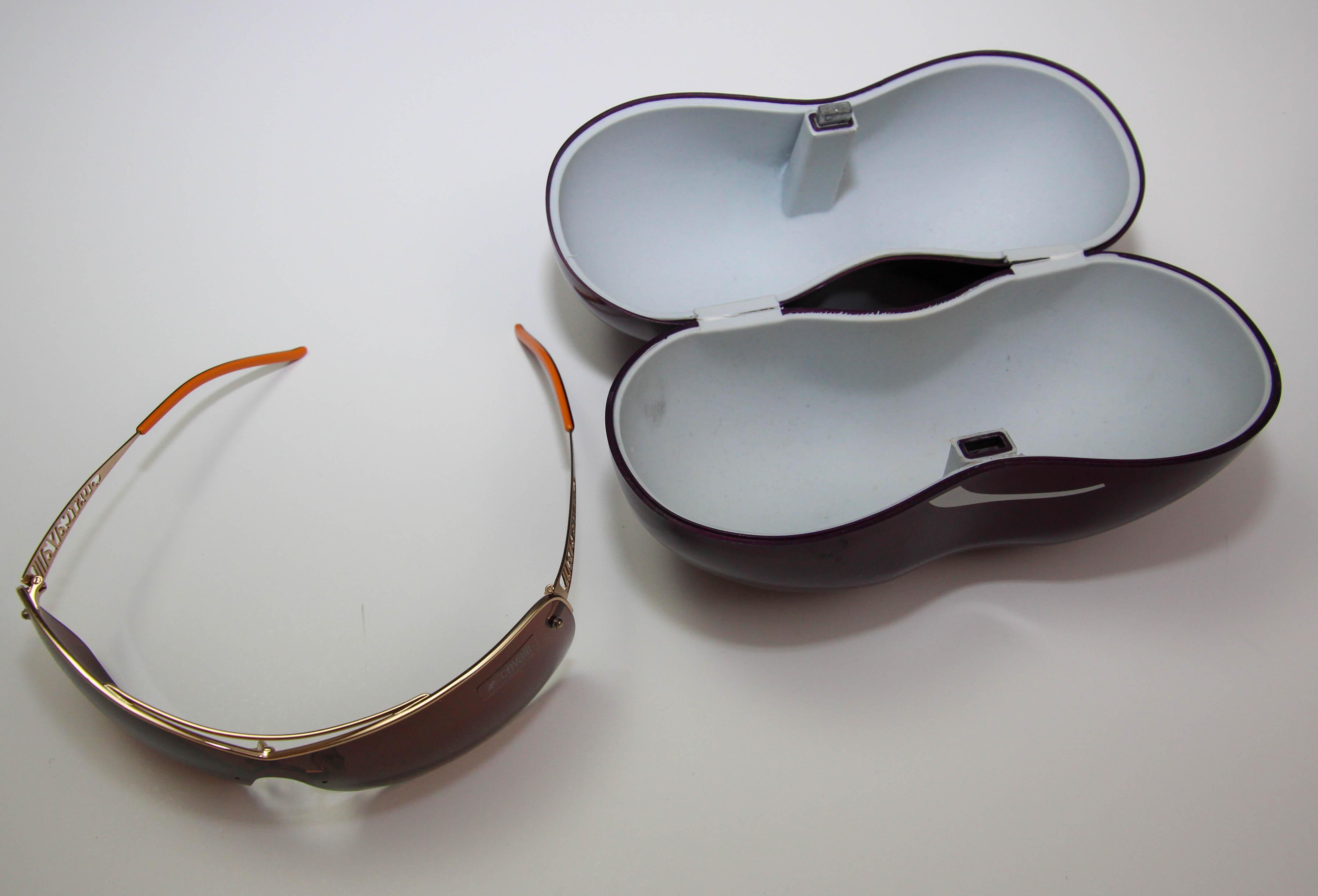 Just Cavalli Lunettes de soleil rectangulaires enveloppantes or Italie en vente 12