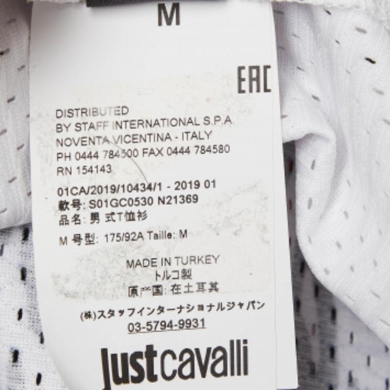 Perfetta per le uscite casual o per le commissioni, questa T-shirt è il capo migliore per sentirsi a proprio agio e alla moda. Sfoggia una tonalità accattivante e una vestibilità rilassata.