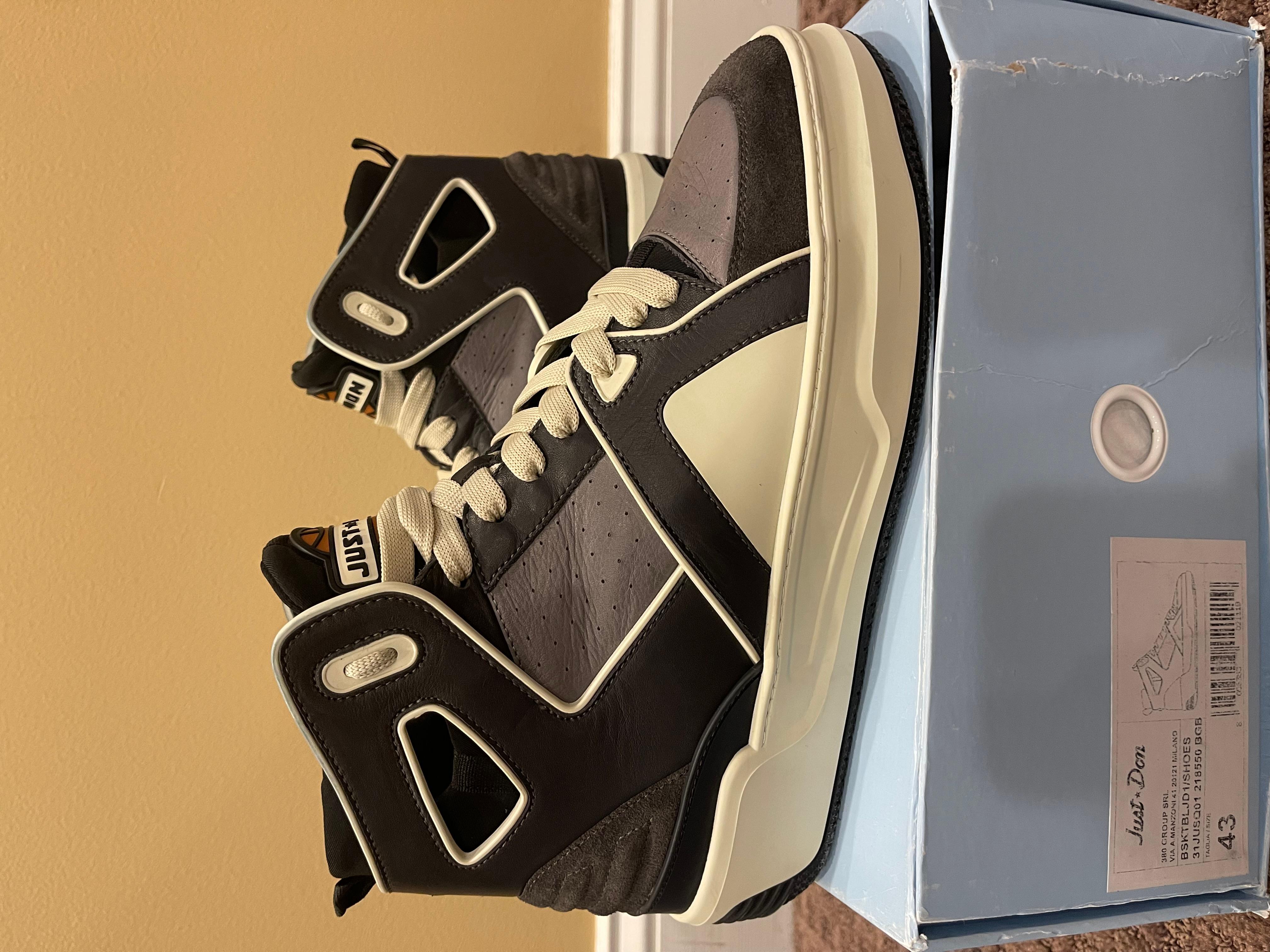 Just Don Luxury Basketball Courtside Hi
Size 43 (fits US10-11)
Og all (box is slightly damaged)

Good overall condition but signs of wear (view all detailed pics)
Retailed at $660
Made in Italy, a very high quality luxury shoe

All sales are final.