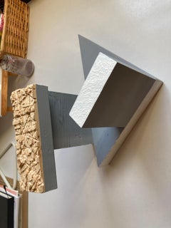 Art contemporain Harm De Veer Sculpture abstraite en bois Just Hanging There 1 Grey