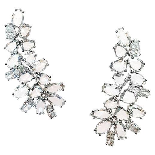 Orecchini a foglia con diamante naturale da poco meno di 10 carati in oro 18 carati in vendita