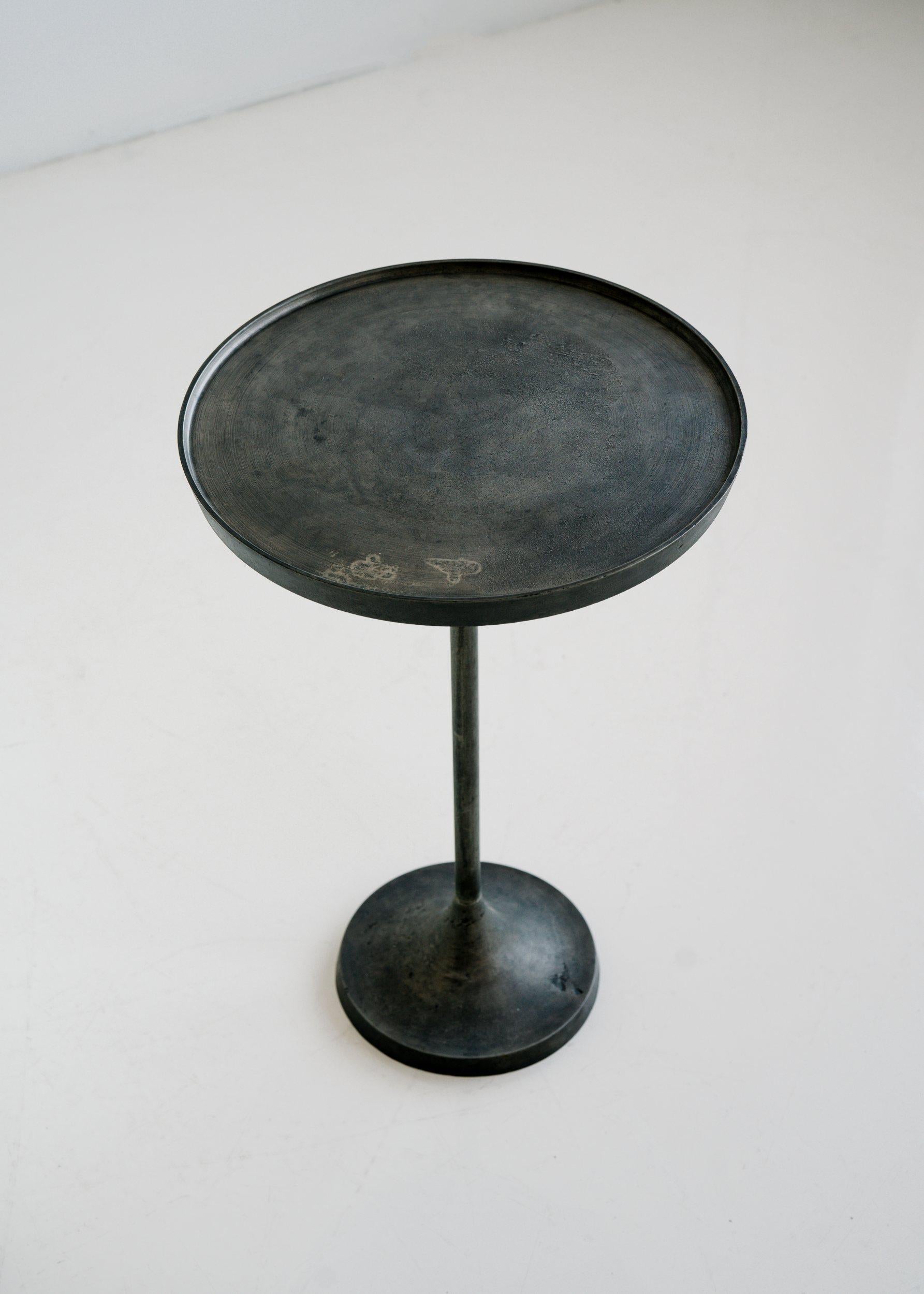 Just Where You Need It Table (table en métal moulé) en vente 4