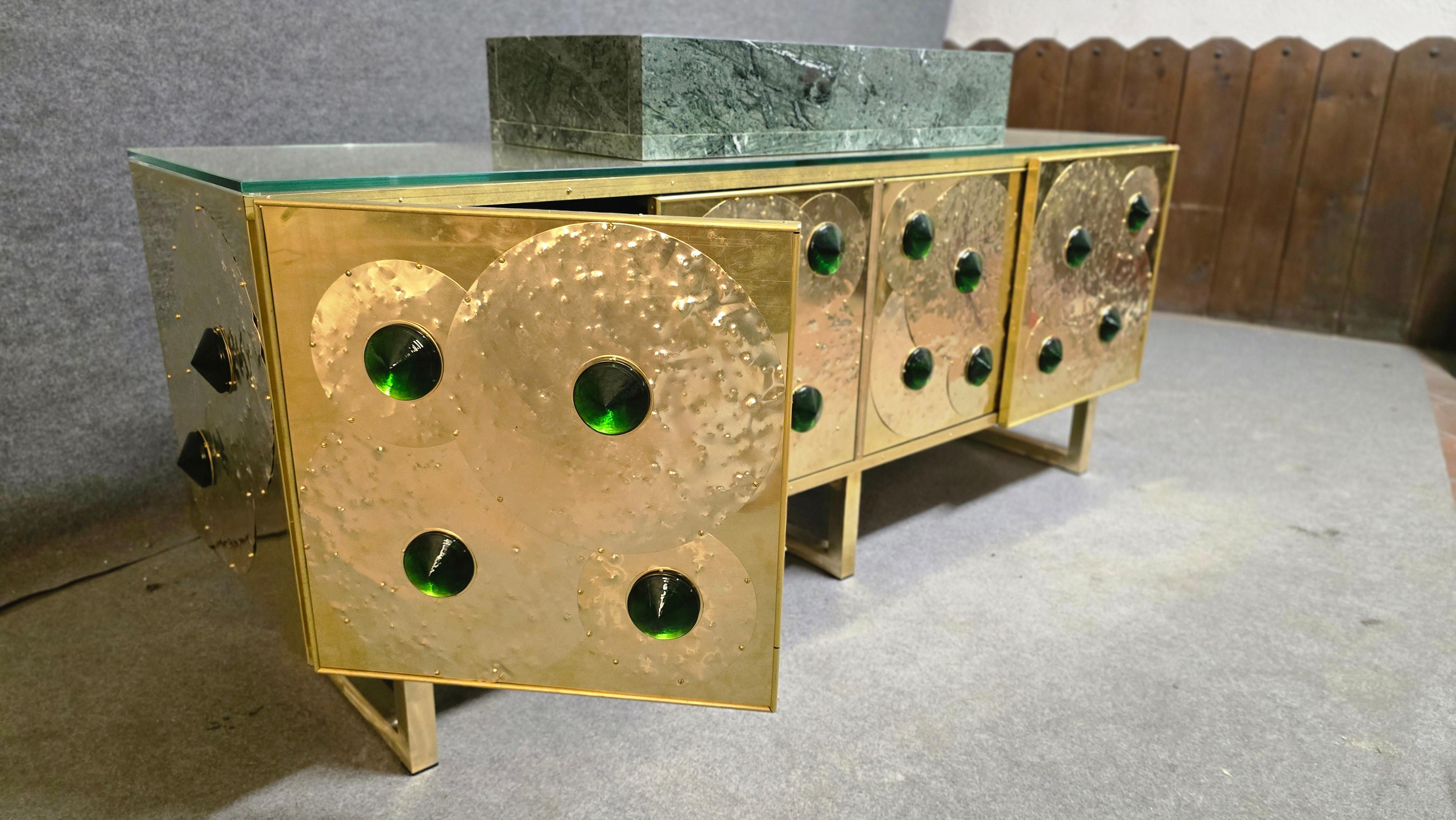 Justfurnituress Meuble-lavabo en laiton avec verre de Murano et lavabo en marbre Guatemala Verde en vente 2