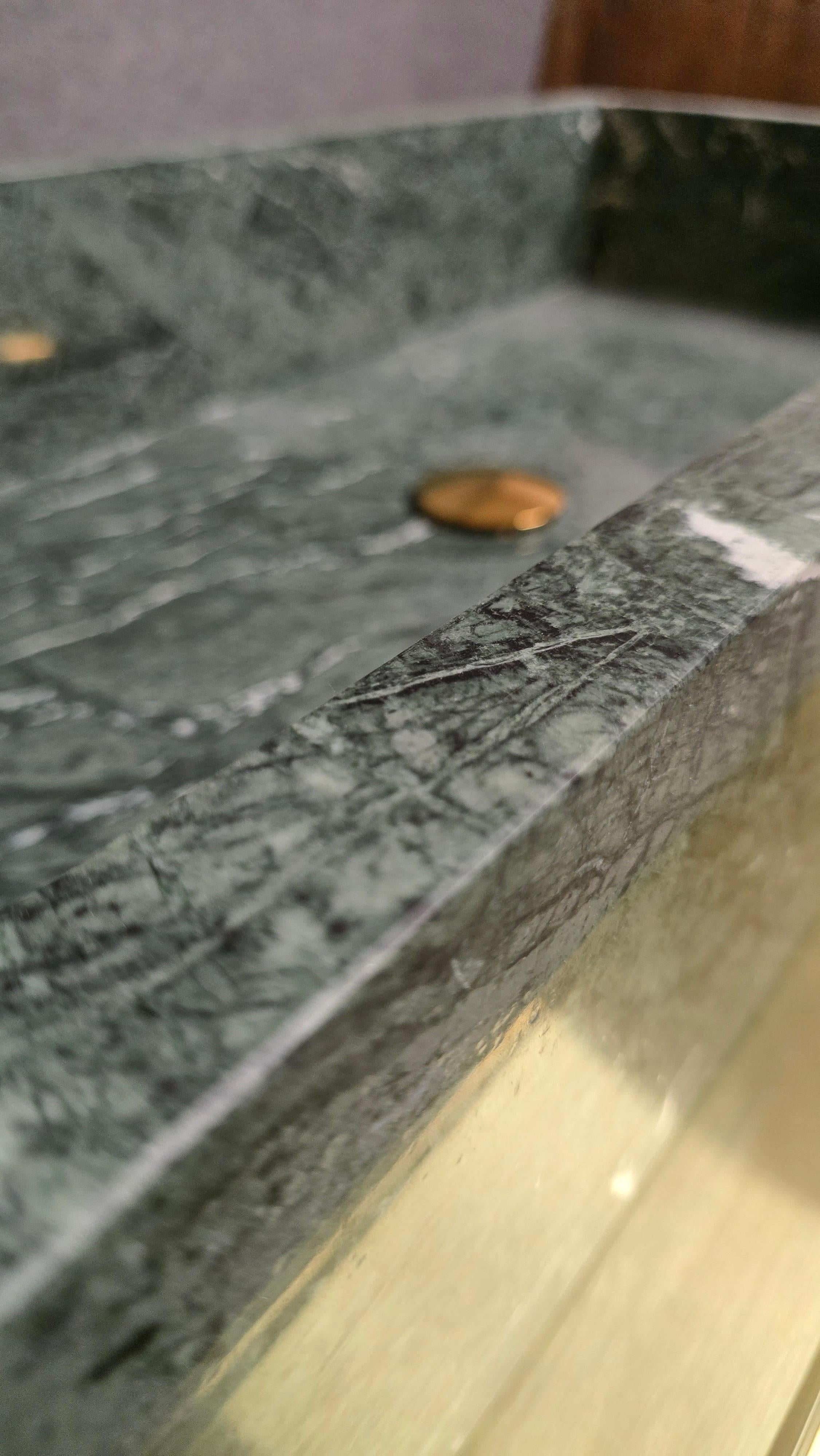 Justfurnituress Meuble-lavabo en laiton avec verre de Murano et lavabo en marbre Guatemala Verde en vente 4