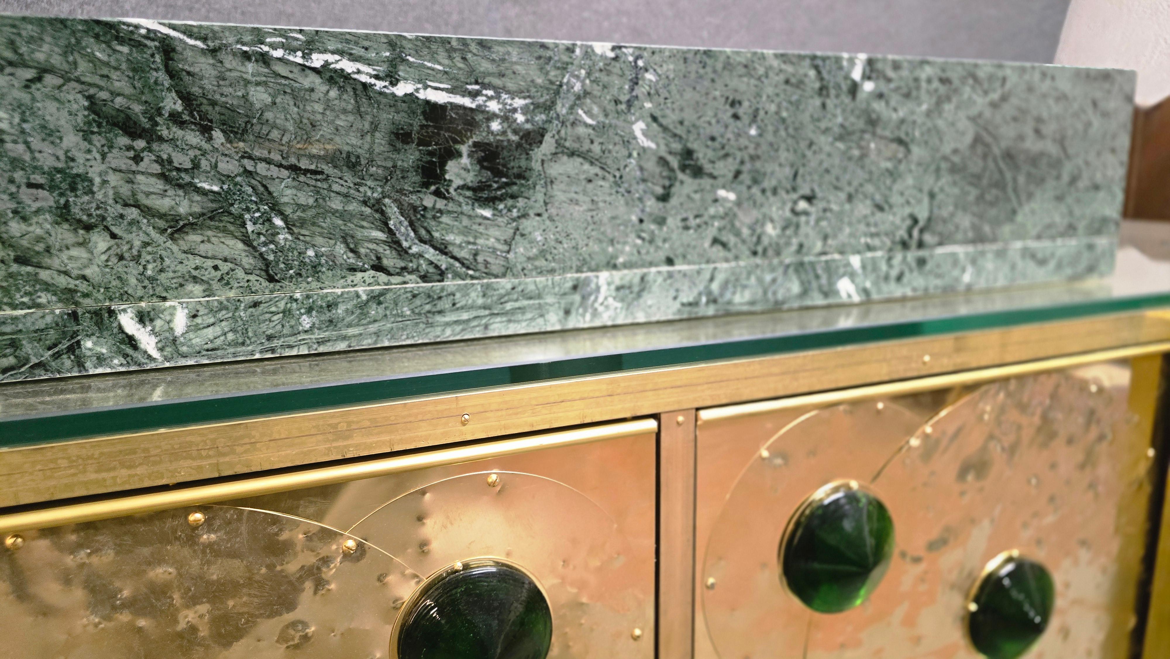 Justfurnituress Meuble-lavabo en laiton avec verre de Murano et lavabo en marbre Guatemala Verde en vente 7