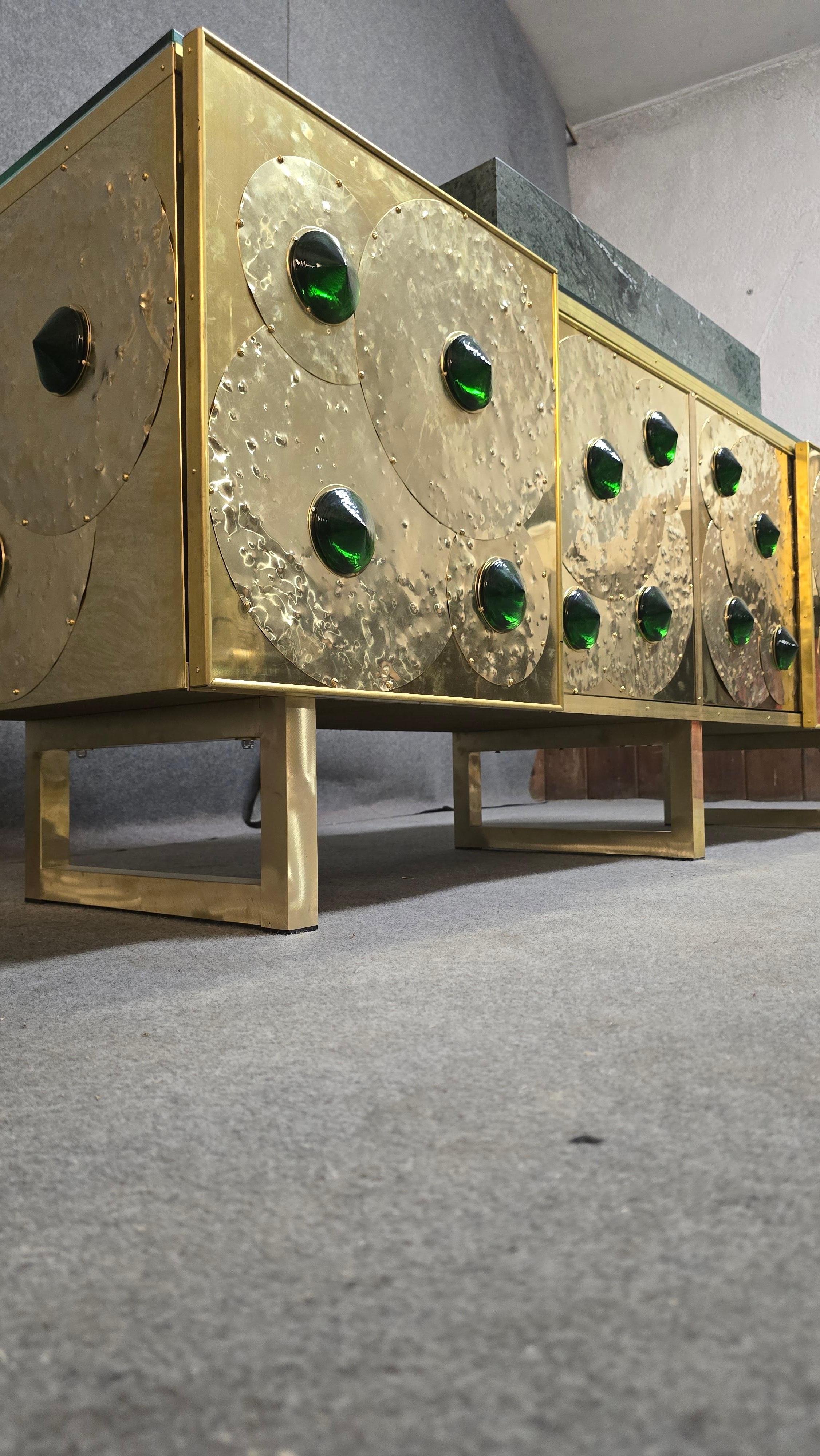 Justfurnituress Meuble-lavabo en laiton avec verre de Murano et lavabo en marbre Guatemala Verde en vente 9