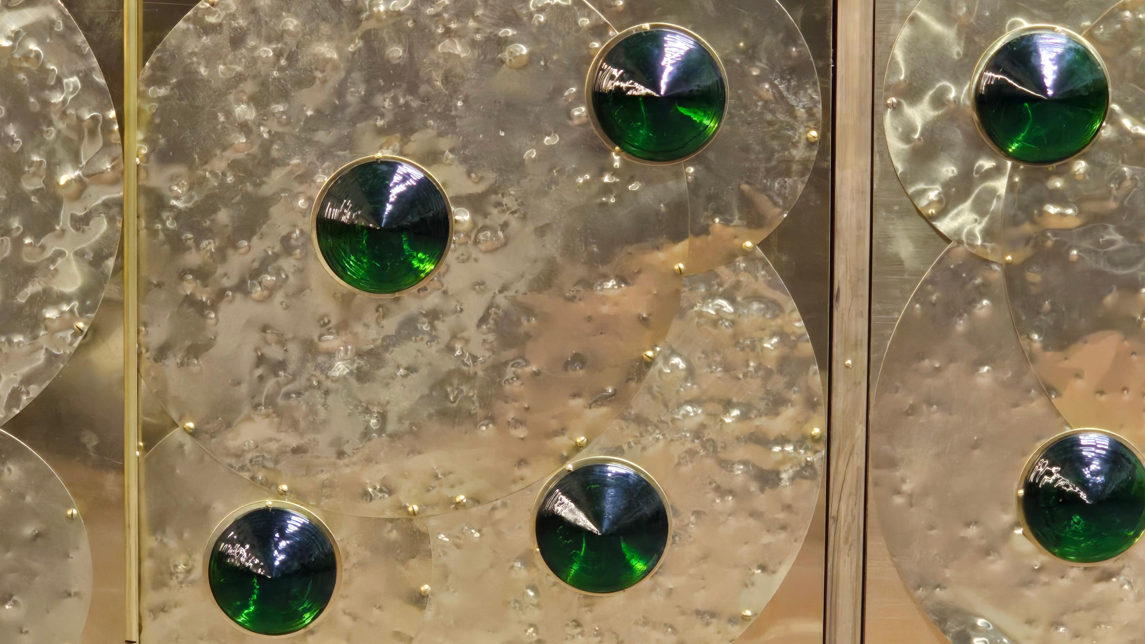 XXIe siècle et contemporain Justfurnituress Meuble-lavabo en laiton avec verre de Murano et lavabo en marbre Guatemala Verde en vente