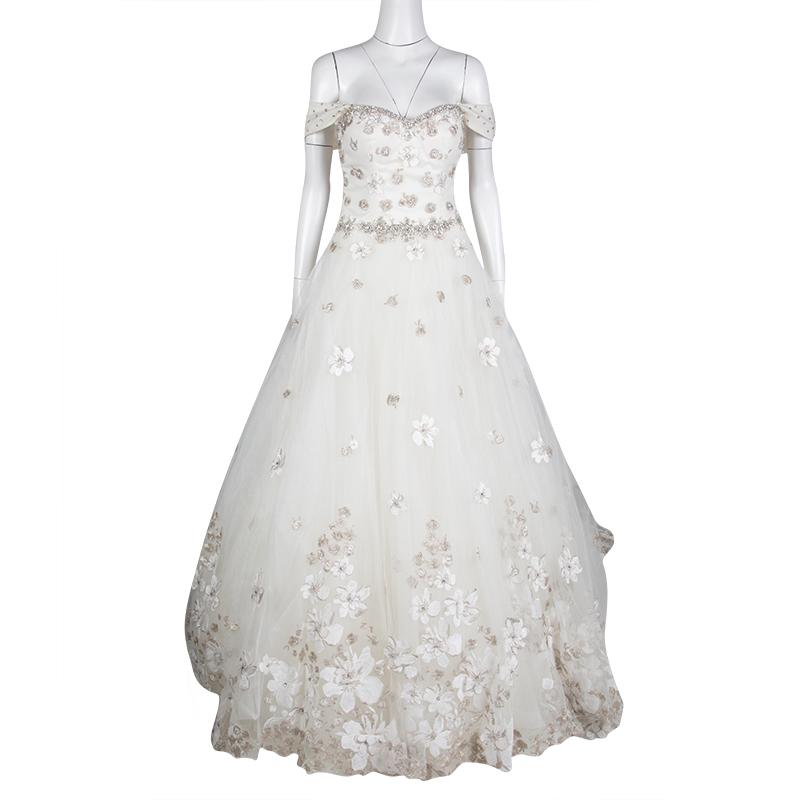 Celebrate your most momentous occasion in a befitting dress that effortlessly complements the spirit, and beauty that marks the day. This Justin Alexander gown cannot be more perfect as it is overflowing with exquisiteness. From its silhouette to