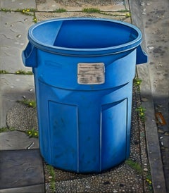Blauer runder Mülleimer