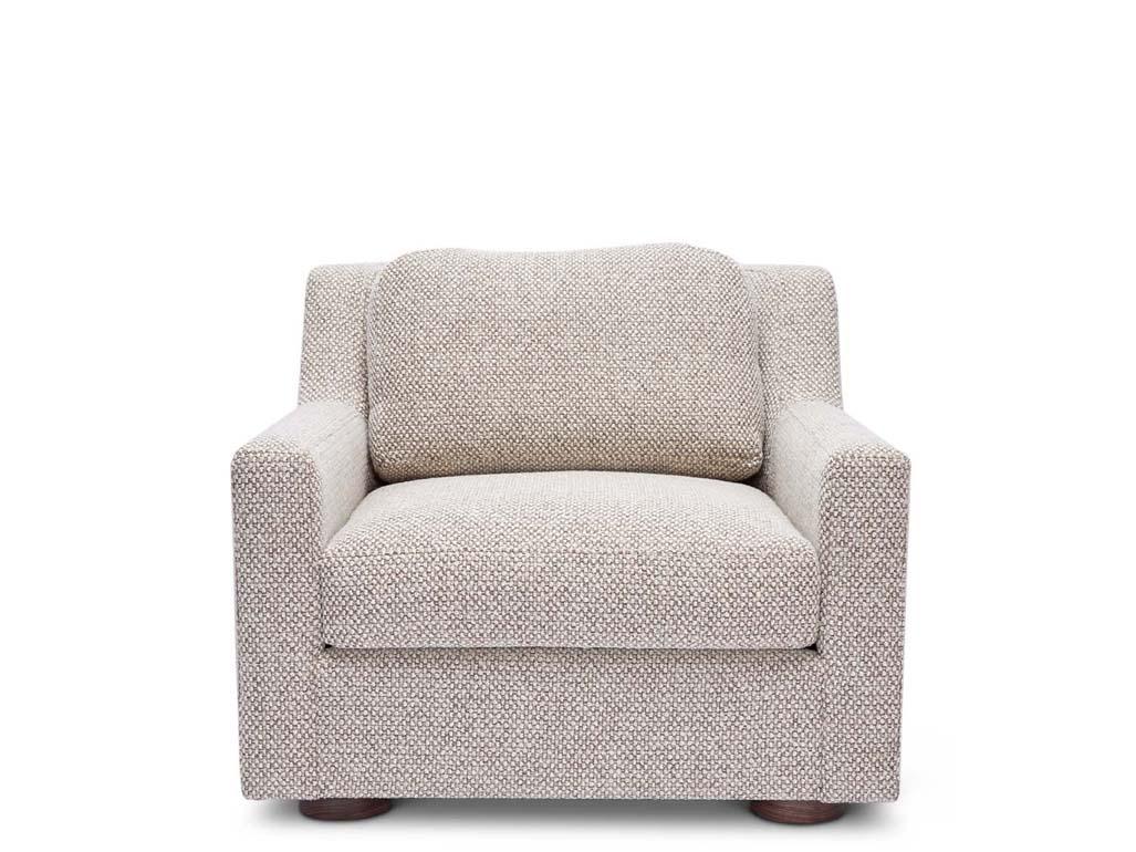 La chaise longue Justine fait partie de la collection collaborative avec le designer d'intérieur Brian Paquette. La chaise longue Justine est entièrement rembourrée et présente une silhouette sculpturale épurée. Disponible avec ou sans base