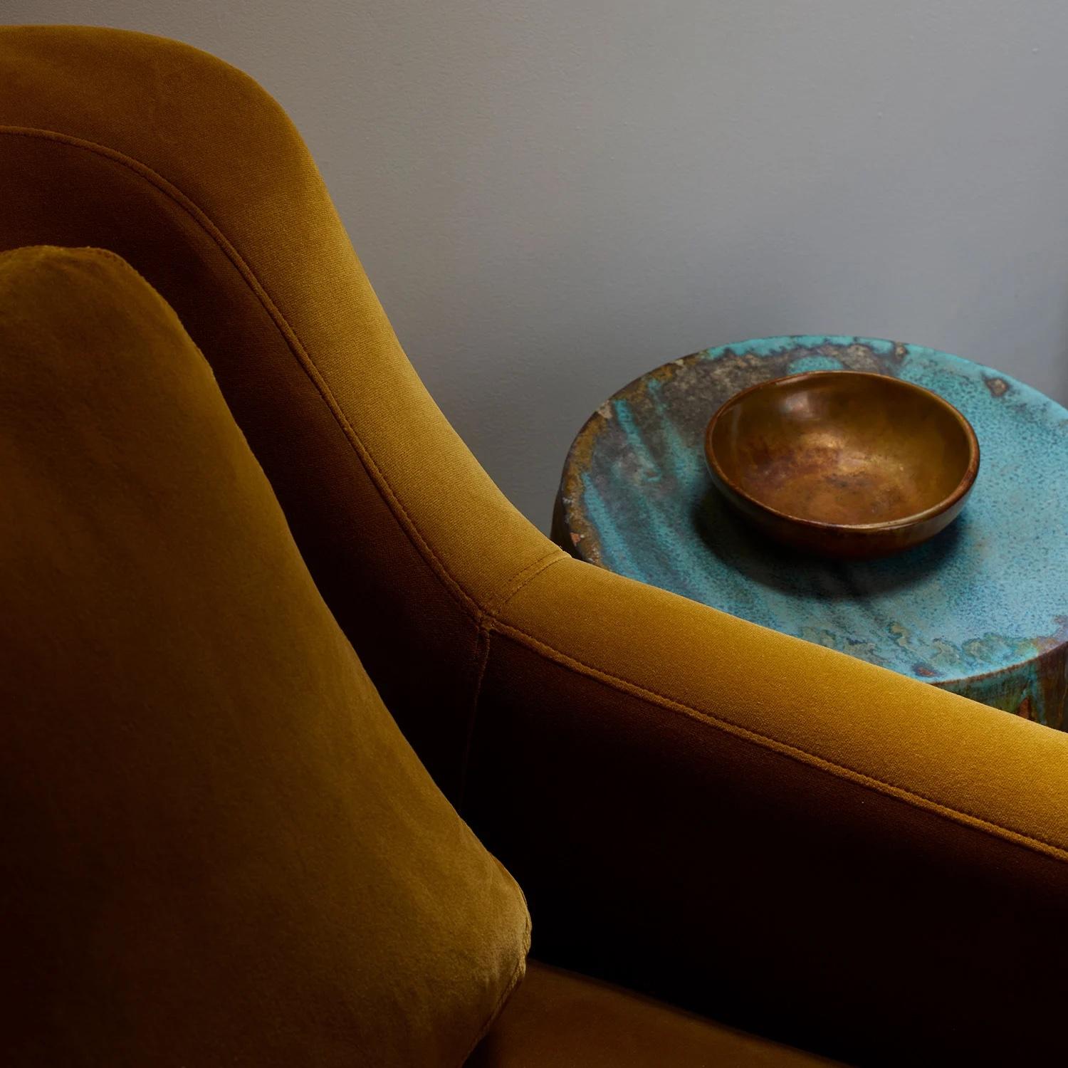 Mid-Century moderno Justin Lounge Chair di Brian Paquette x Lawson-Fenning in vendita