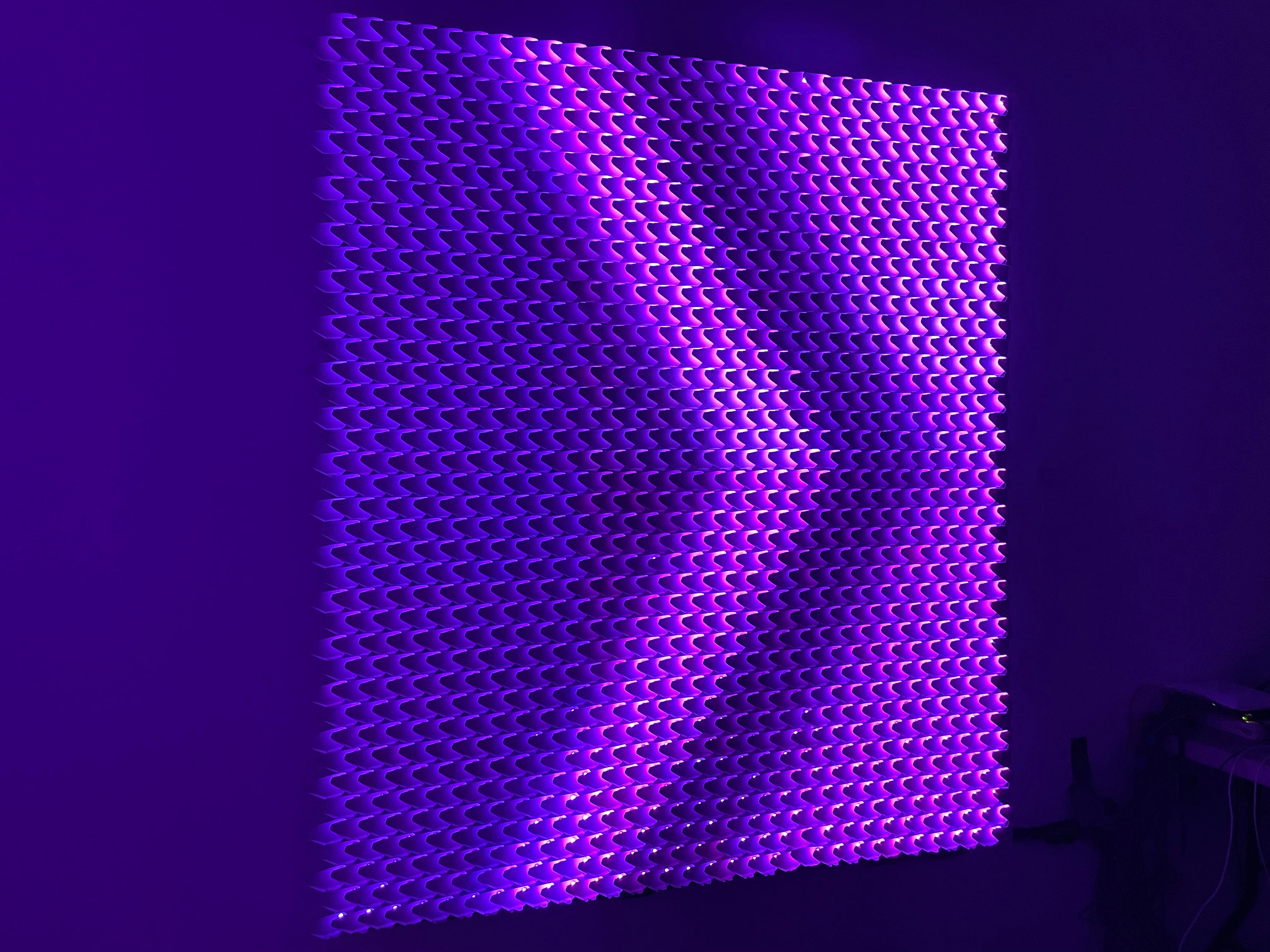 « Dragon Scales » - Sculpture lumineuse et vidéo en vente 6