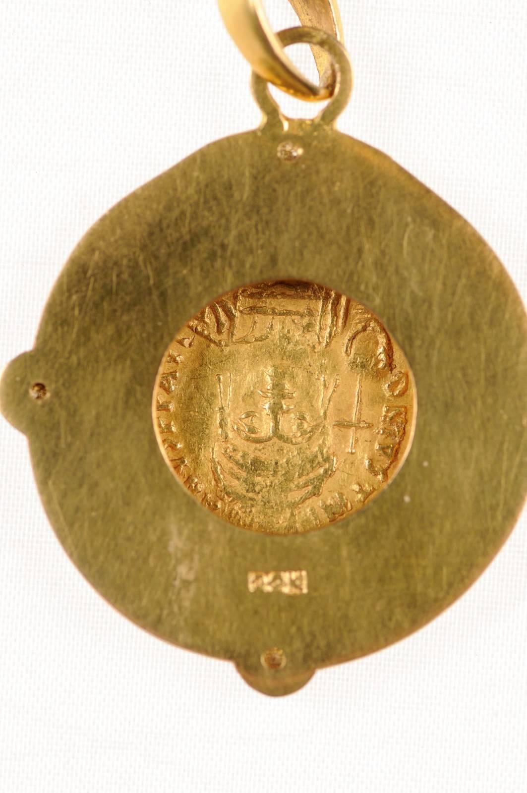 Justinian I, AV Roman Coin Necklace with 22-Karat Gold Bezel and Diamond Accents 2