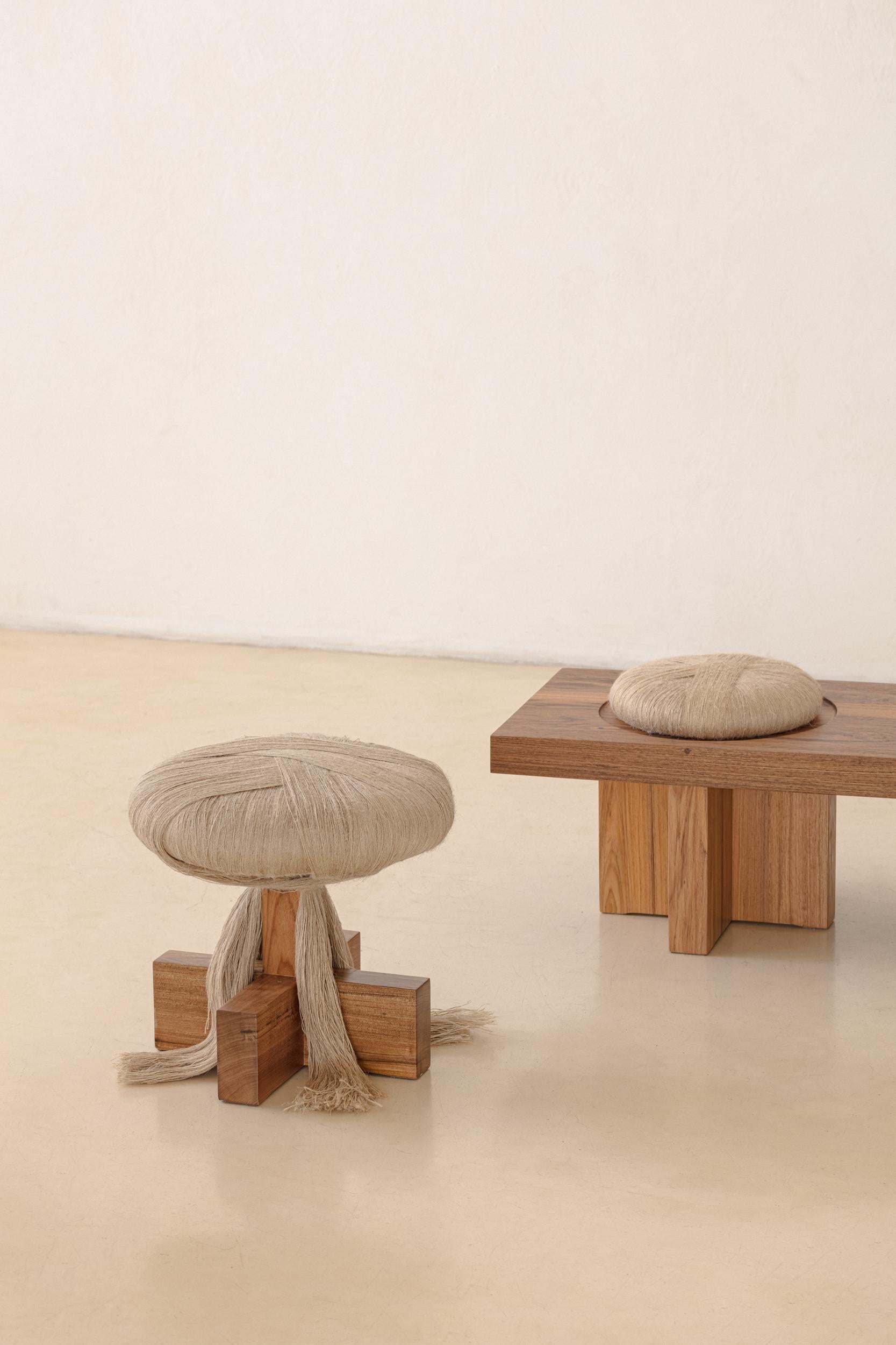 Taburete Juta de Juliana Vasconcellos, diseño brasileño contemporáneo en venta 4