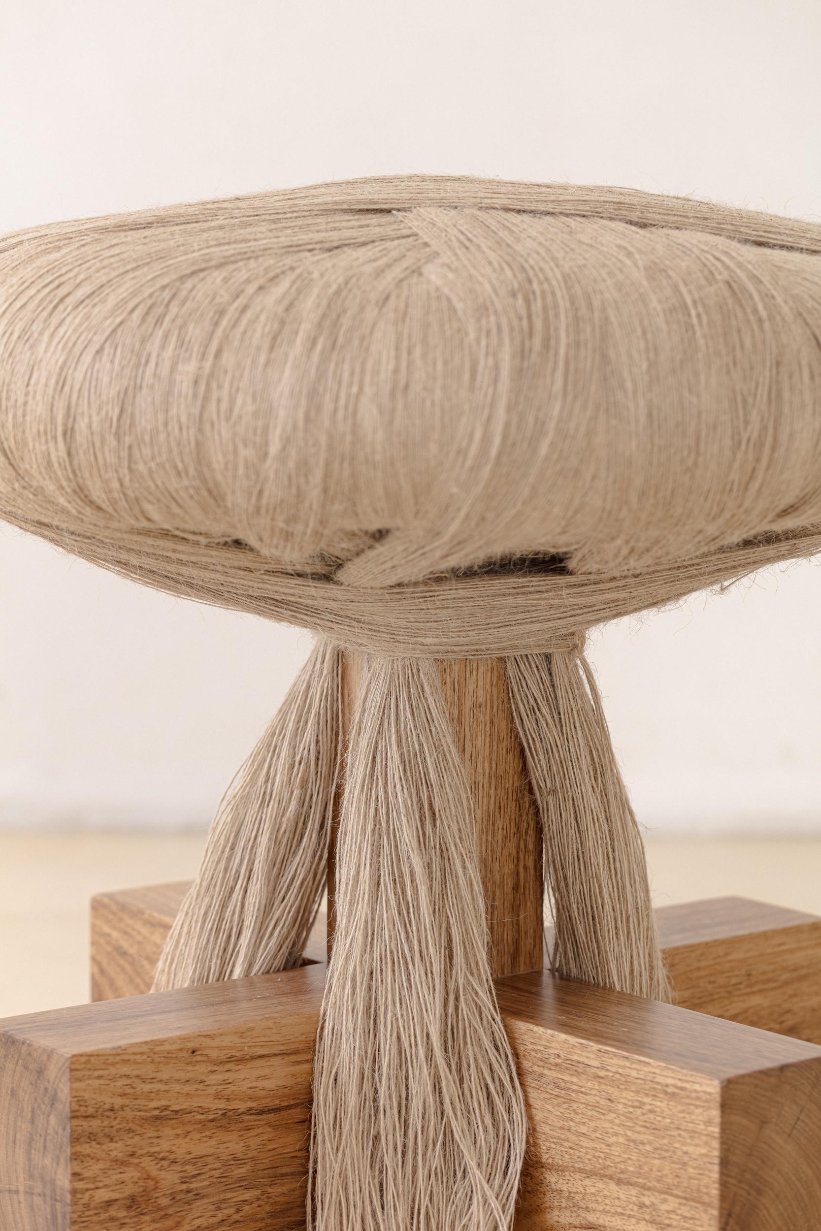 Taburete Juta de Juliana Vasconcellos, diseño brasileño contemporáneo Tejido en venta