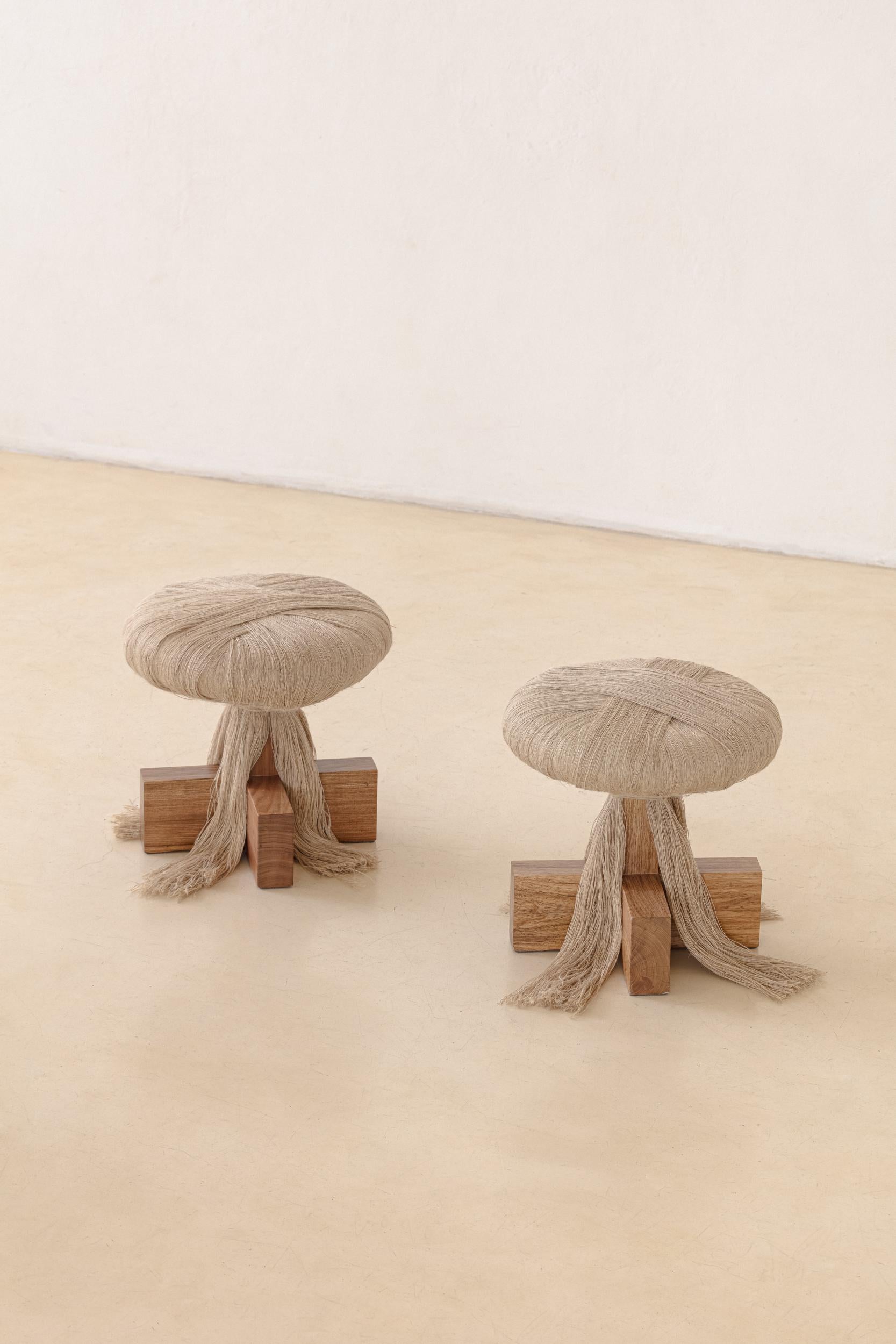 Taburete Juta de Juliana Vasconcellos, diseño brasileño contemporáneo en venta 1
