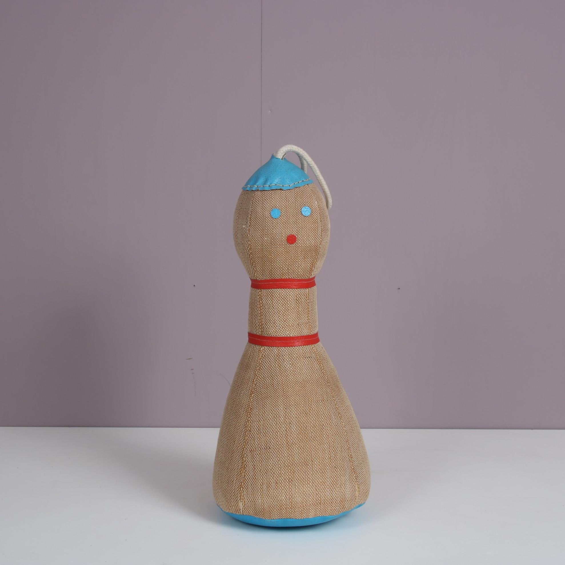 A rare therapeutic toy designed by Renate Müller, manufactured by H. Josef Leven Kg in Germany around 1960.

Made of high quality jutte and coloured (red and blue) leather, this piece has a beautiful and playful appearance which makes it a very nice