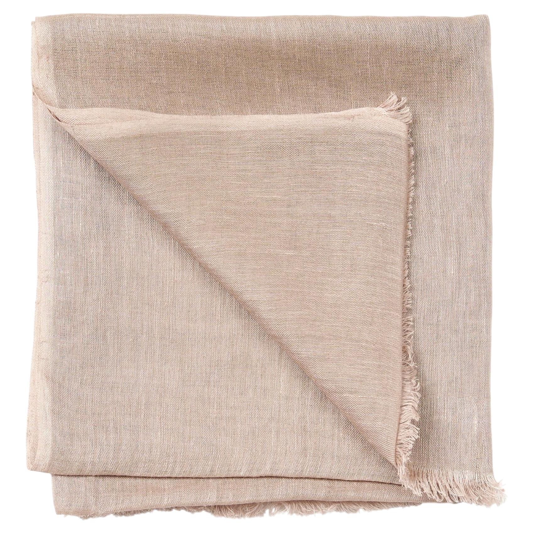 Handgewebter Schal aus einer Leinenmischung in neutralem Jute-Farbton, weich und klassisch, in handwerklicher Qualität im Angebot