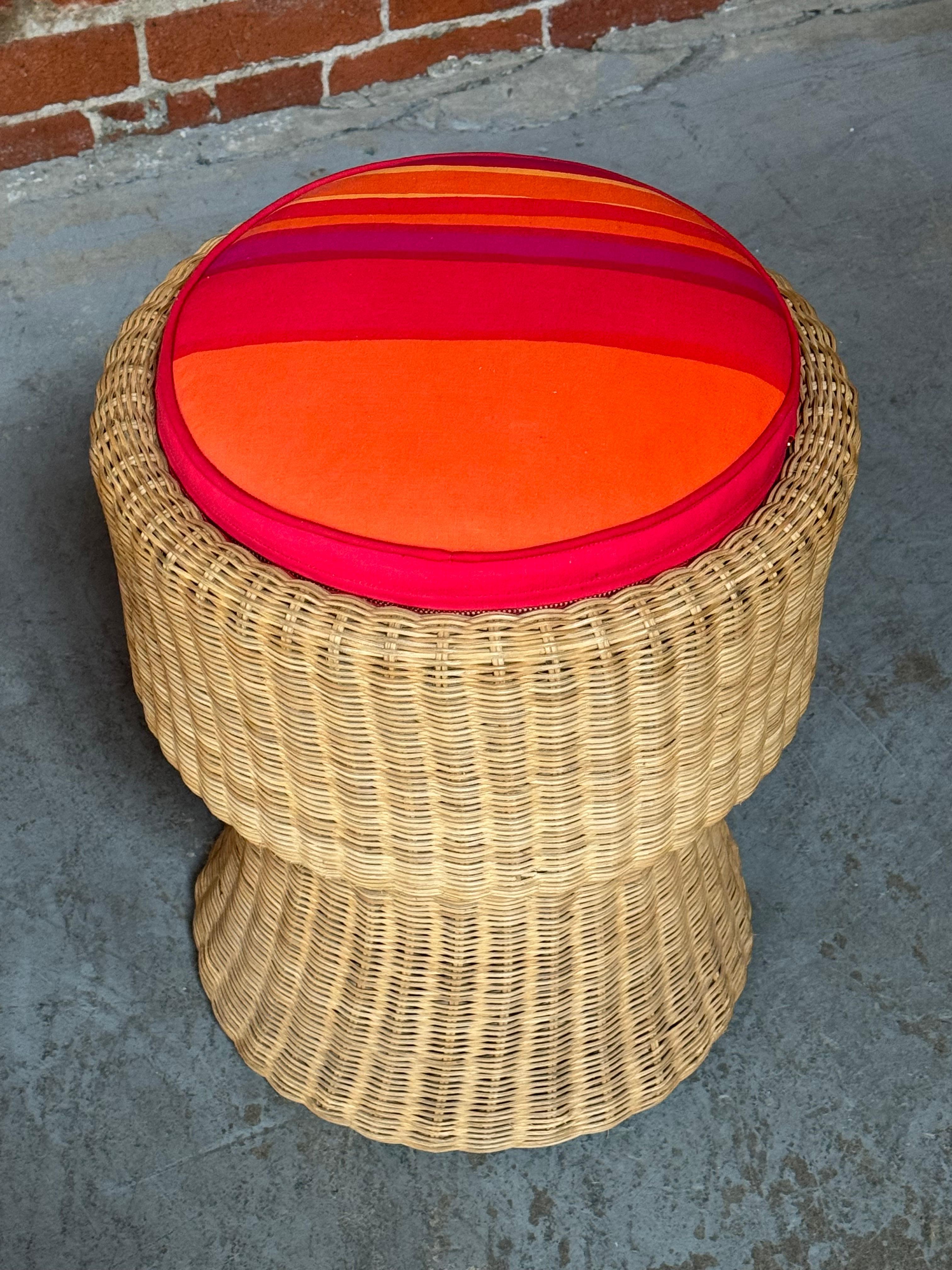 Juttu Stool by Eero Aarnio for Artek 3