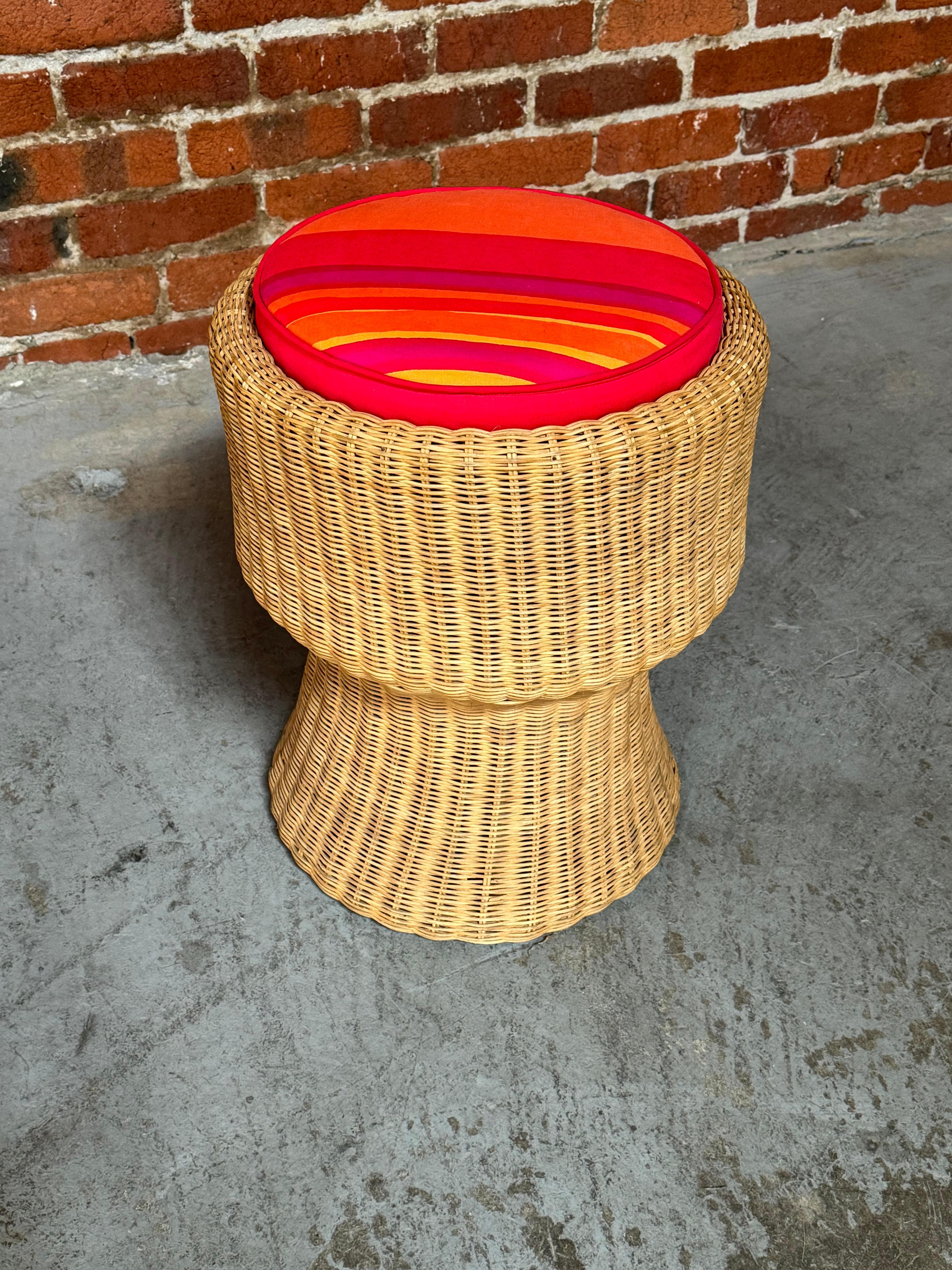 Juttu Stool by Eero Aarnio for Artek 1