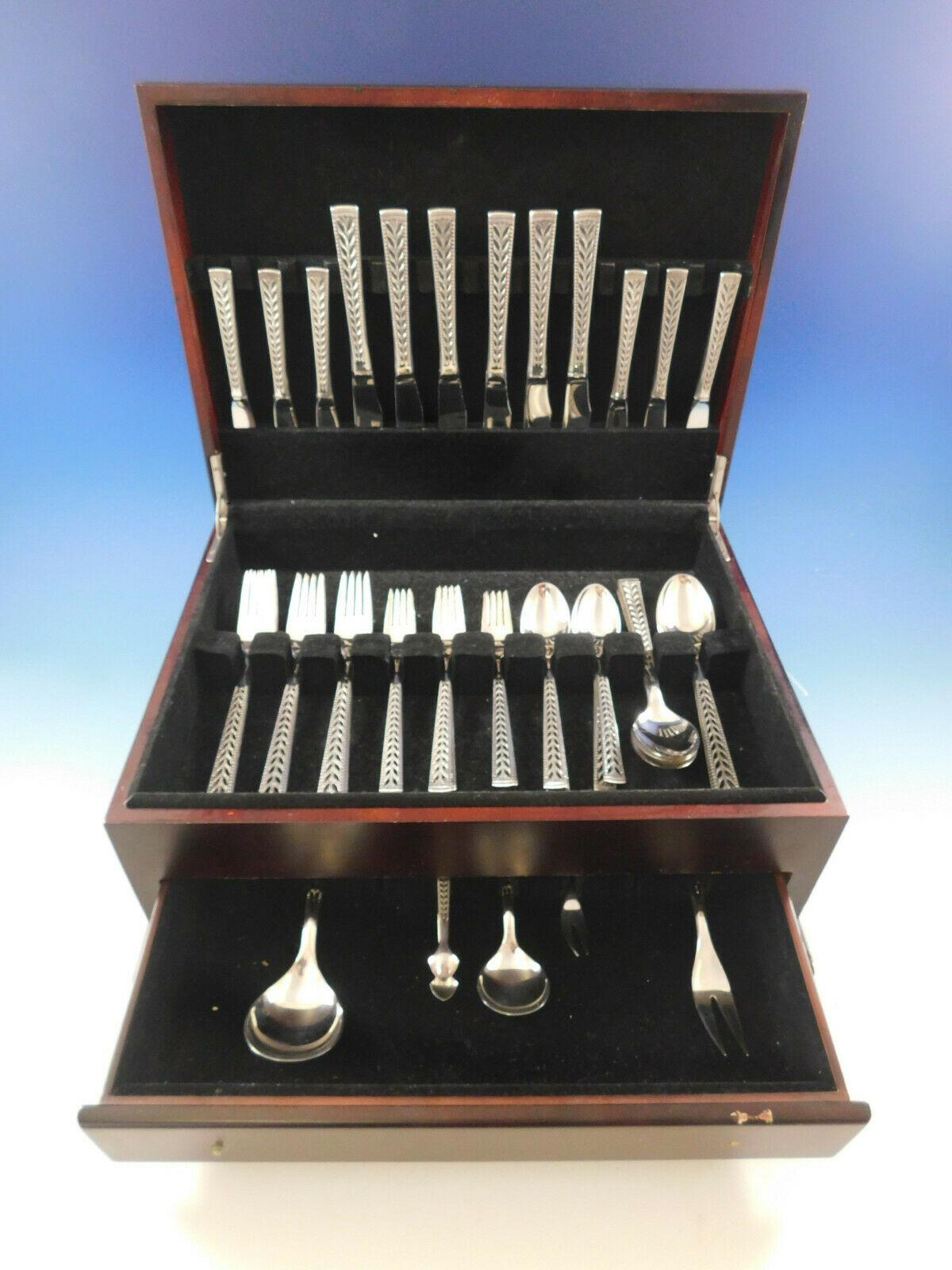 Juvel by Nils Hansen 830 Silver flatware set featuring a unique pierced handle - 41 pieces. This set includes:

6 dinner knives, 8