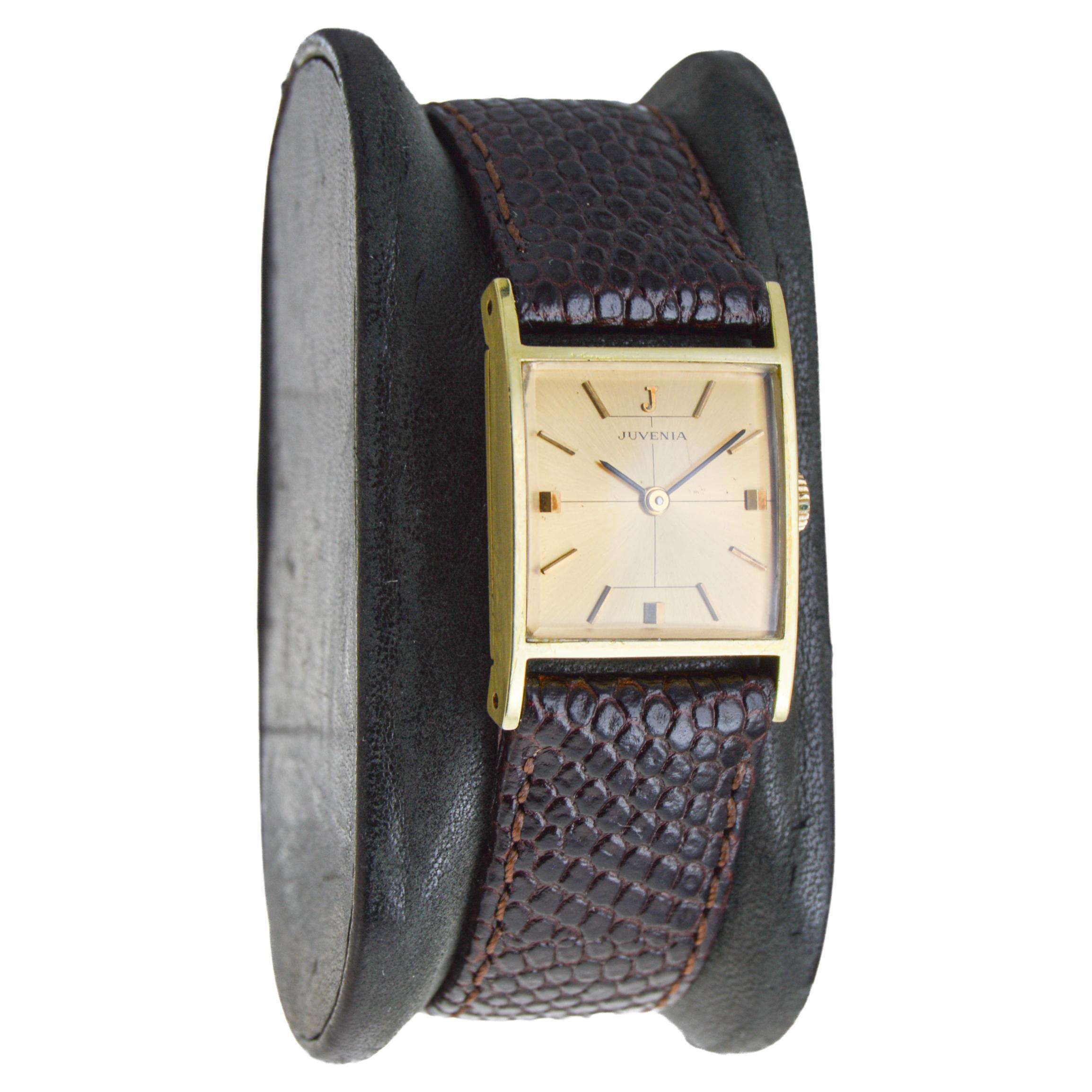 FACTORY / HOUSE: Juvenia Watch Company
STYLE / REFERENCE: Art Deco
METAL / MATERIAL: Yellow Gold-Filled
CIRCA / YEAR: 1950's
DIMENSIONS / SIZE: Length 28mm X Width 19mm
MOVEMENT / CALIBER: Manual Winding / 17 Jewels / Caliber 765
DIAL / HANDS: