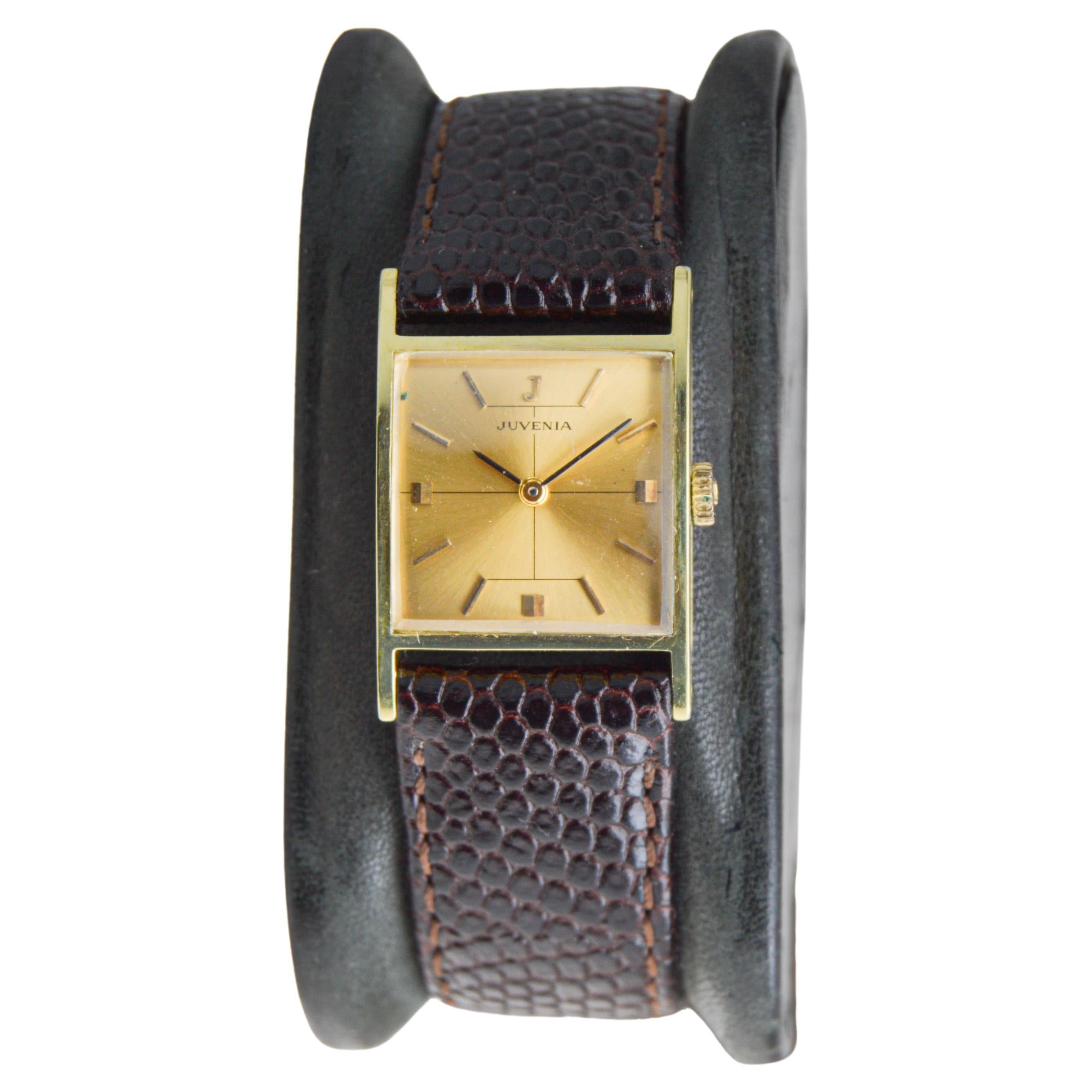 Juvenia Gold-gefüllte Art Deco Panzer-Stil Uhr aus den 1950er Jahren Hochwertig (Art déco) im Angebot