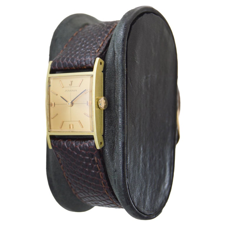 Juvenia Gold-gefüllte Art Deco Panzer-Stil Uhr aus den 1950er