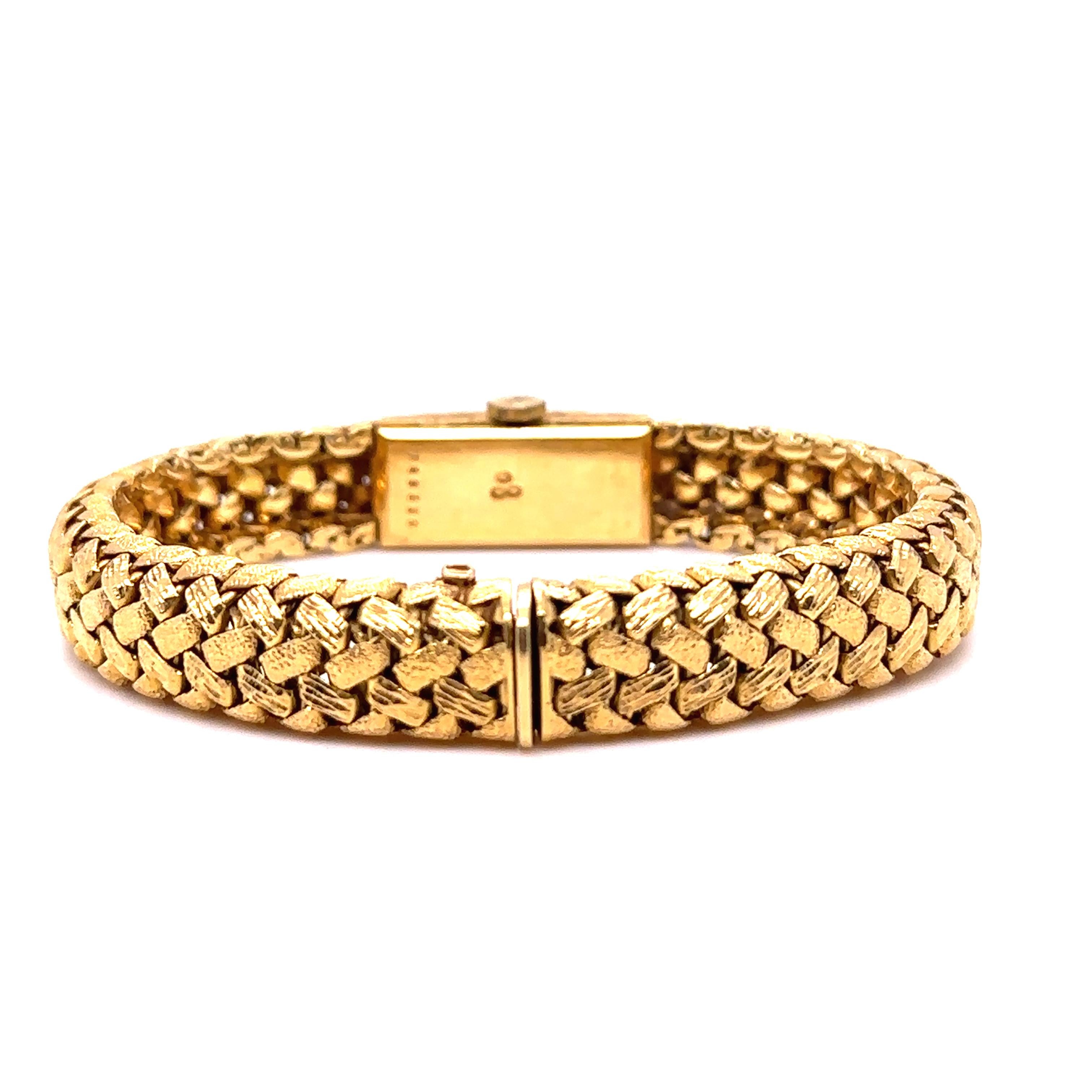 Unique features: 

 A Juvenia Vintage Bracelet Watch. Made of 18ct Yellow Gold, and weighing 66.62 grams.

Metal: 18ct Yellow Gold
Carat: N/A
Colour: N/A
Clarity:  N/A
Cut: N/A
Weight: 66.62 grams
Engravings/Markings: Marked 749330 on