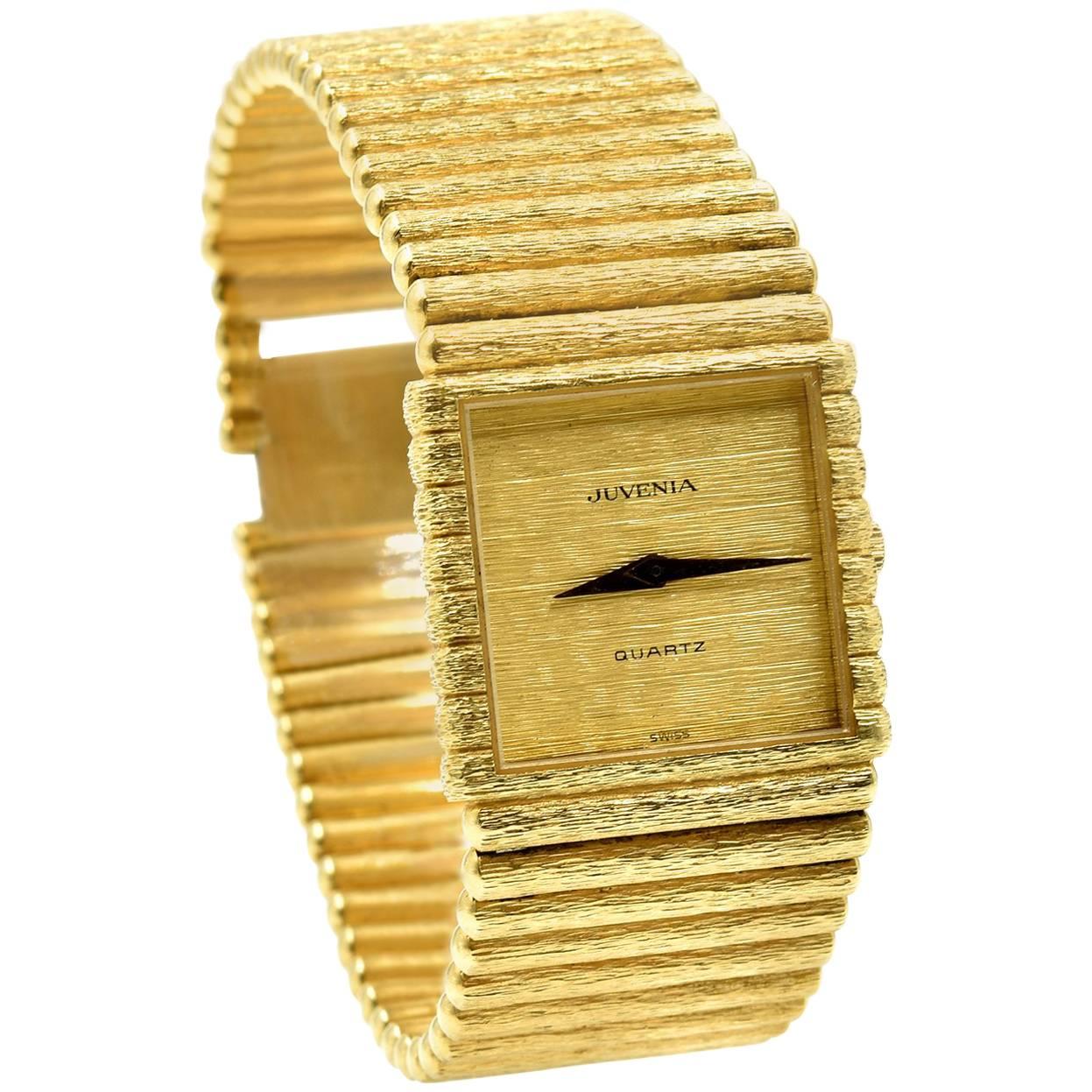 Movement: quartz
Function: hour, minutes
Case: square 25.00mm 18k yellow gold case with sapphire crystal, bark finish case with high-polish case back, pull/push crown
Dial: bark finish dial with gold hands
Band: 18k yellow gold bark finish bracelet
