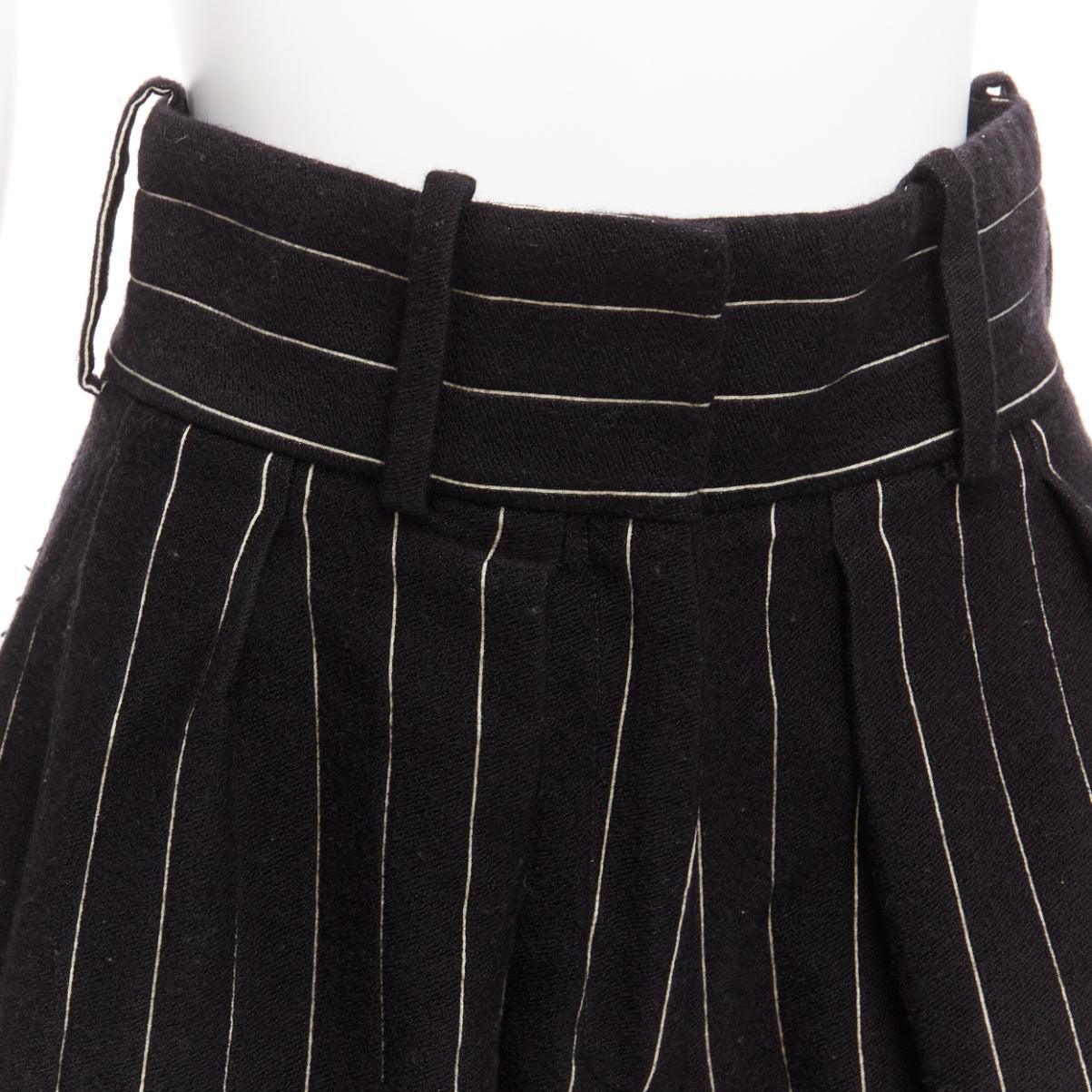 JW ANDERSON - Culotte large à rayures en laine mélangée noire et blanche GB6 XS en vente 2