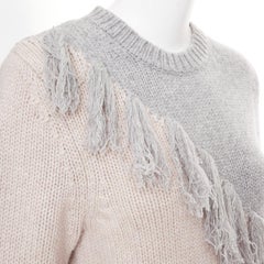 Pull JW ANDERSON à col rond asymétrique fendu, en laine et cachemire gris, orné de pompons – XS