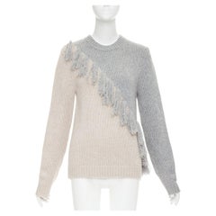 Pull JW ANDERSON à col rond asymétrique fendu, en laine et cachemire gris, orné de pompons – XS