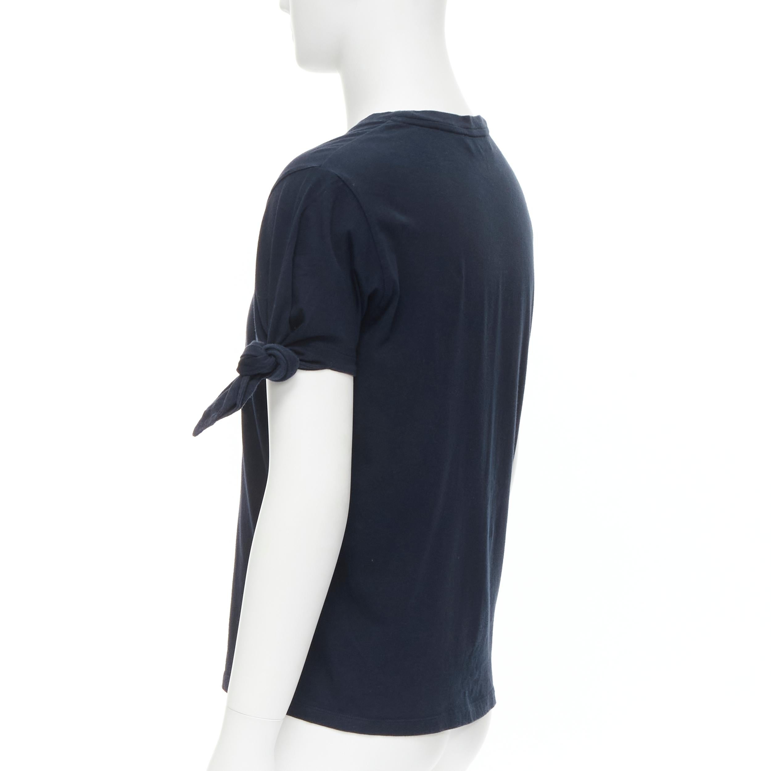 JW Anderson JWA Logo besticktes marineblaues T-Shirt aus Baumwolle mit Krawattenärmeln S im Angebot 1