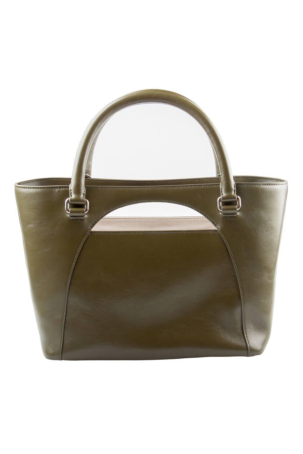 Fall in love with this absolutely stylish tote from J.W Anderson. A classic, chic leather piece to own, this would never disappoint you. Its interior is lined with canvas to ensure that it retains its fantastic look. olive green in color, this
