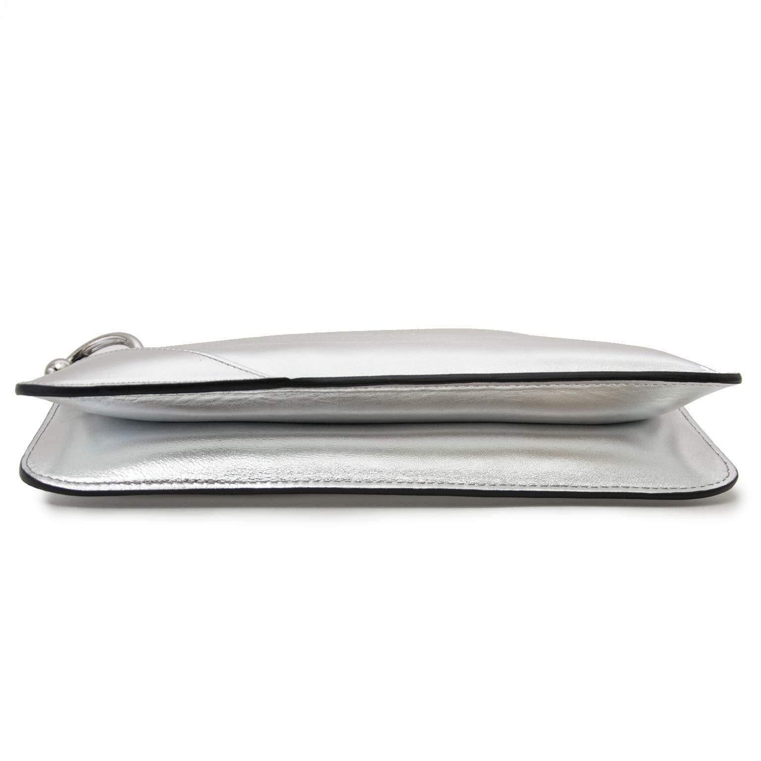 JW Anderson Silver Pierce Clutch In Excellent Condition For Sale In Antwerp, BE