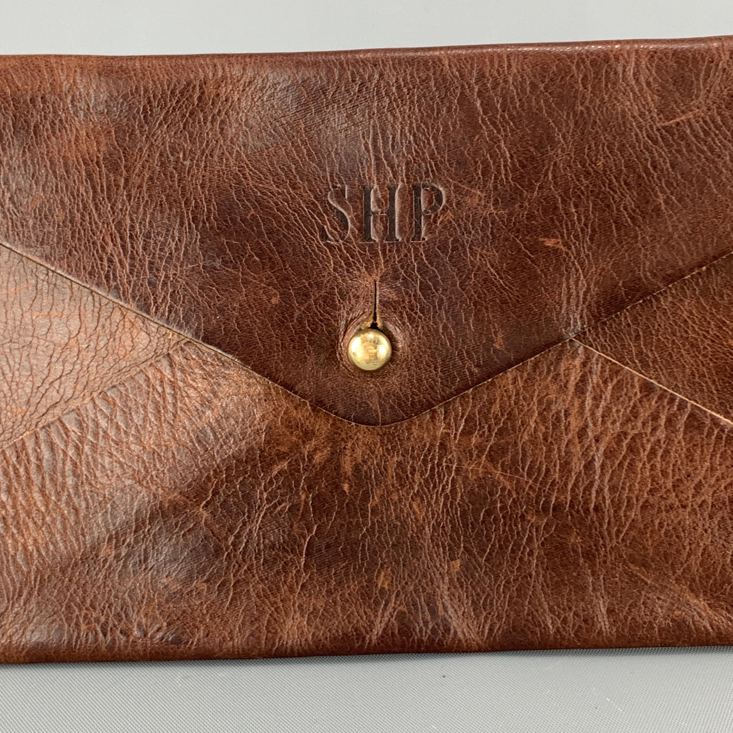  J.W. HULME CO. envelope comes in aged brown leather with a monogram and button stud closure. 

Good Pre-Owned Condition.

8.5 x 4 in.