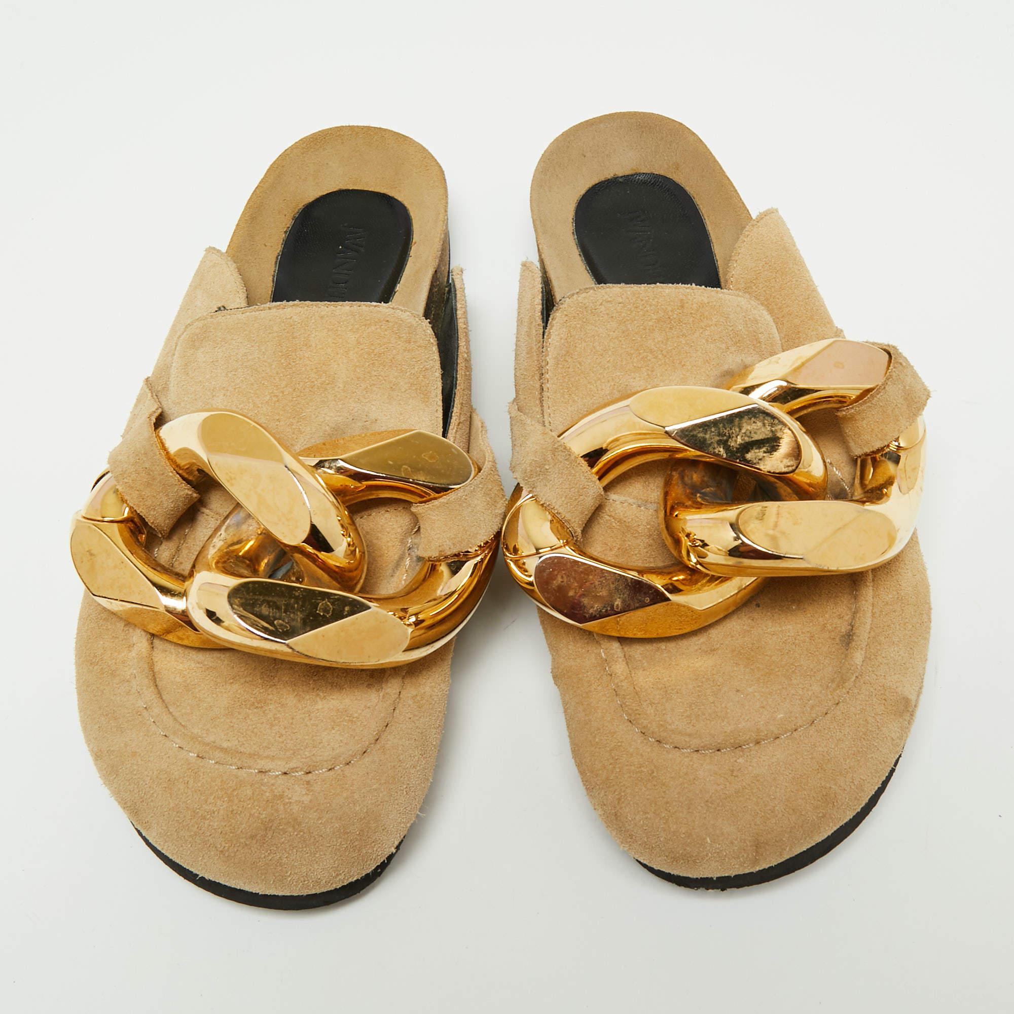 J.W.Anderson Beige Suede Chain Link Accents Flat Slide Sandals Size 39 In Good Condition For Sale In Dubai, Al Qouz 2