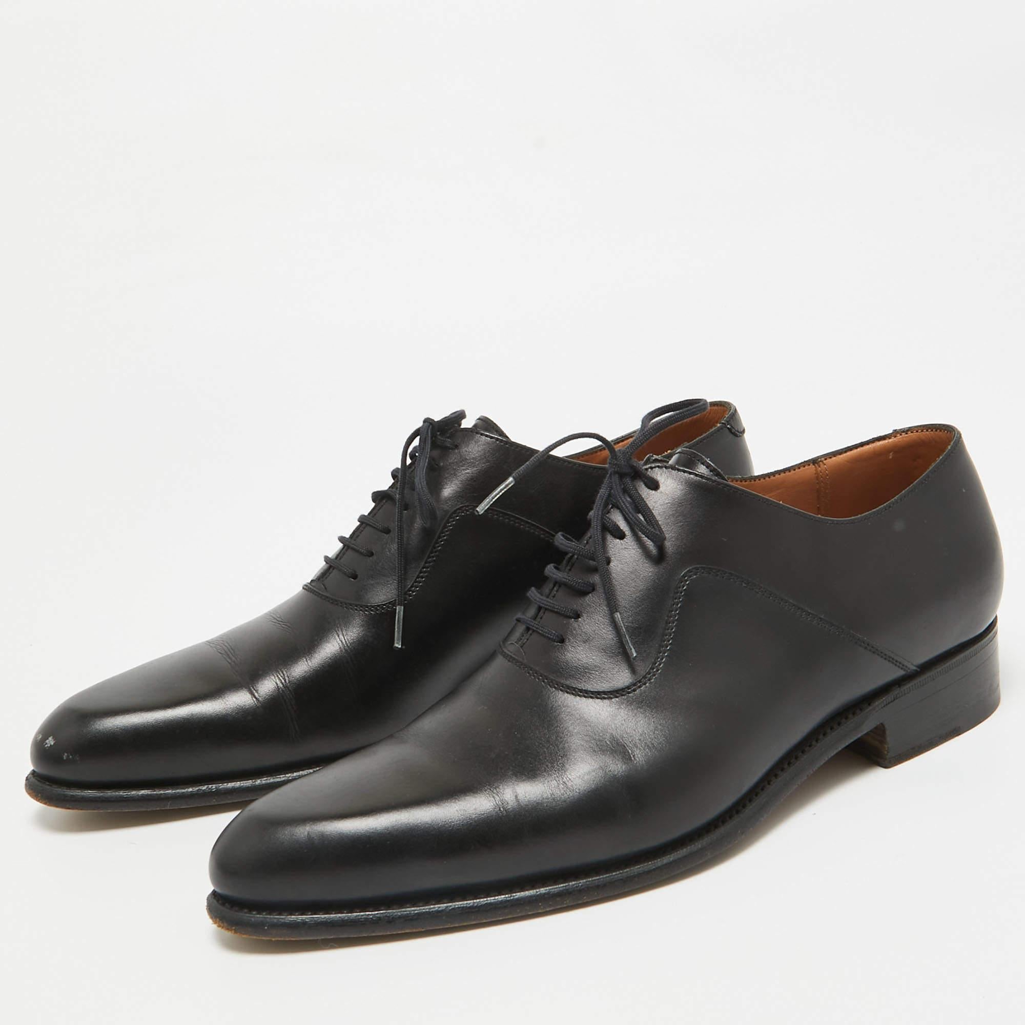 Vous trouverez cette paire de J.W. Les oxfords Anderson pour homme sont un ajout essentiel à votre collection de chaussures. Une fabrication impeccable  les chaussures sont conçues pour vous donner une allure soignée.