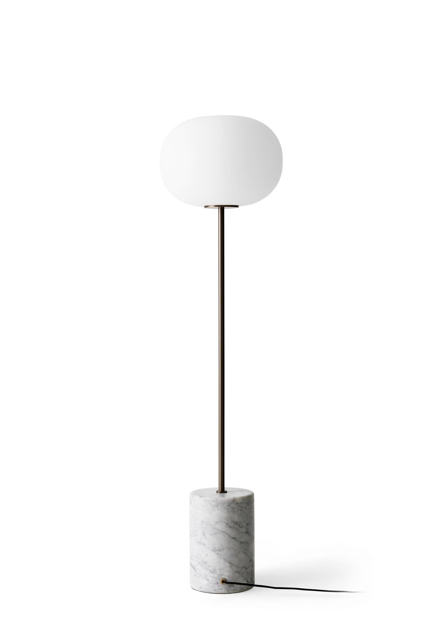 Lámpara de pie JWDA, Mármol de Carrara / Latón Bronceado, by  Jonas Wagell para Audo Chino en venta