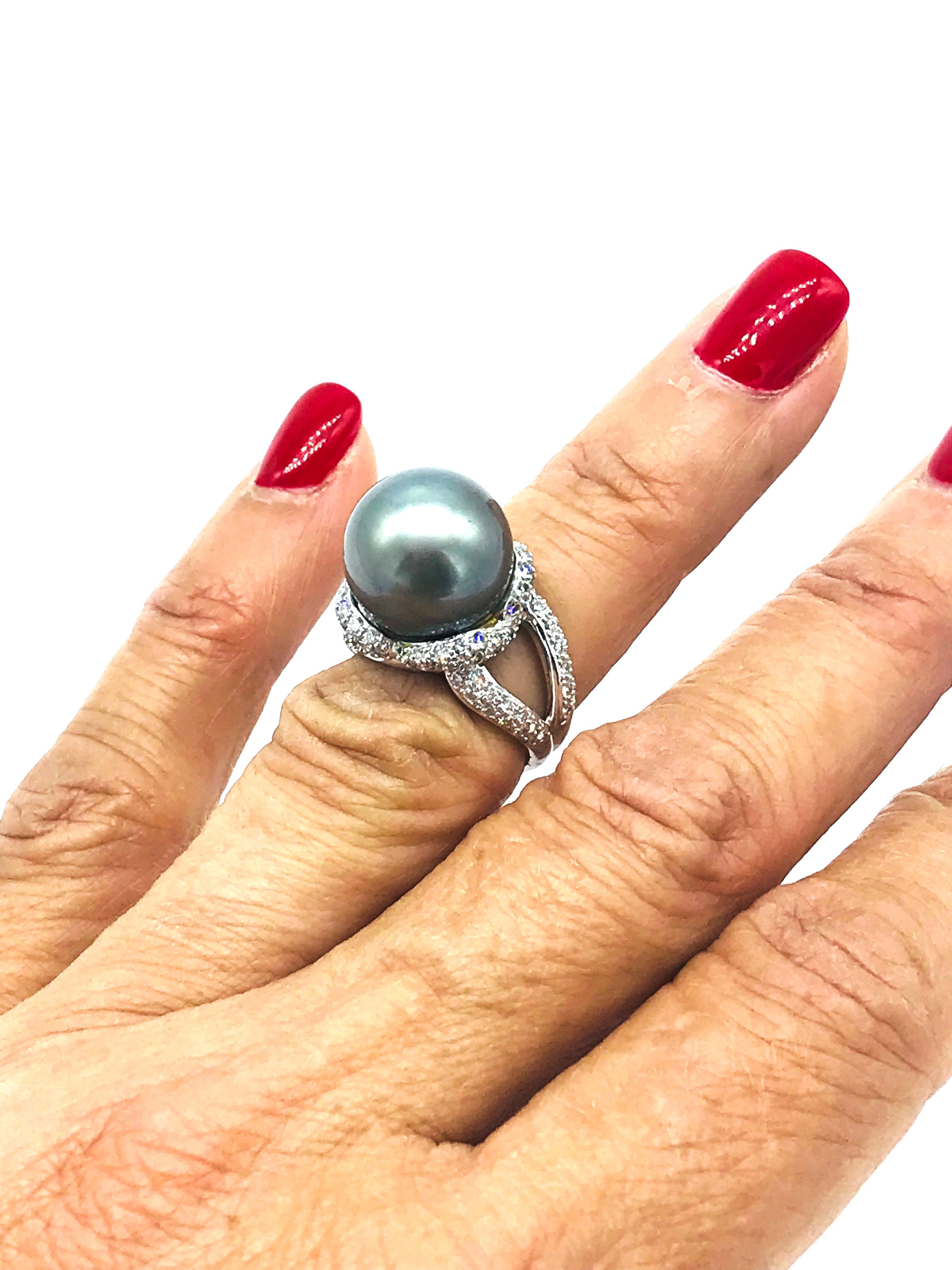 Tahitian Pearl and Diamond 18 Karat Ring, 1 Carat JYE Award  In Excellent Condition In Aliso Viejo, CA