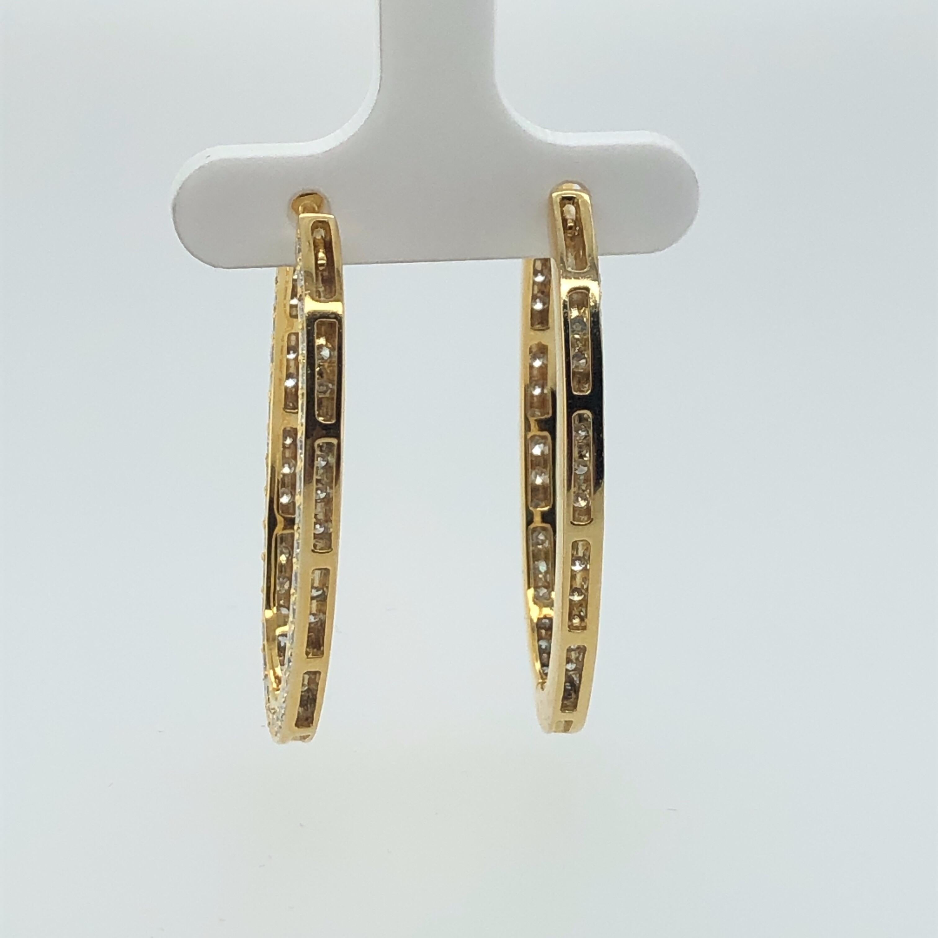 Jye's International Yellow Gold Round Diamond Hoop Earrings In New Condition In Dallas, TX