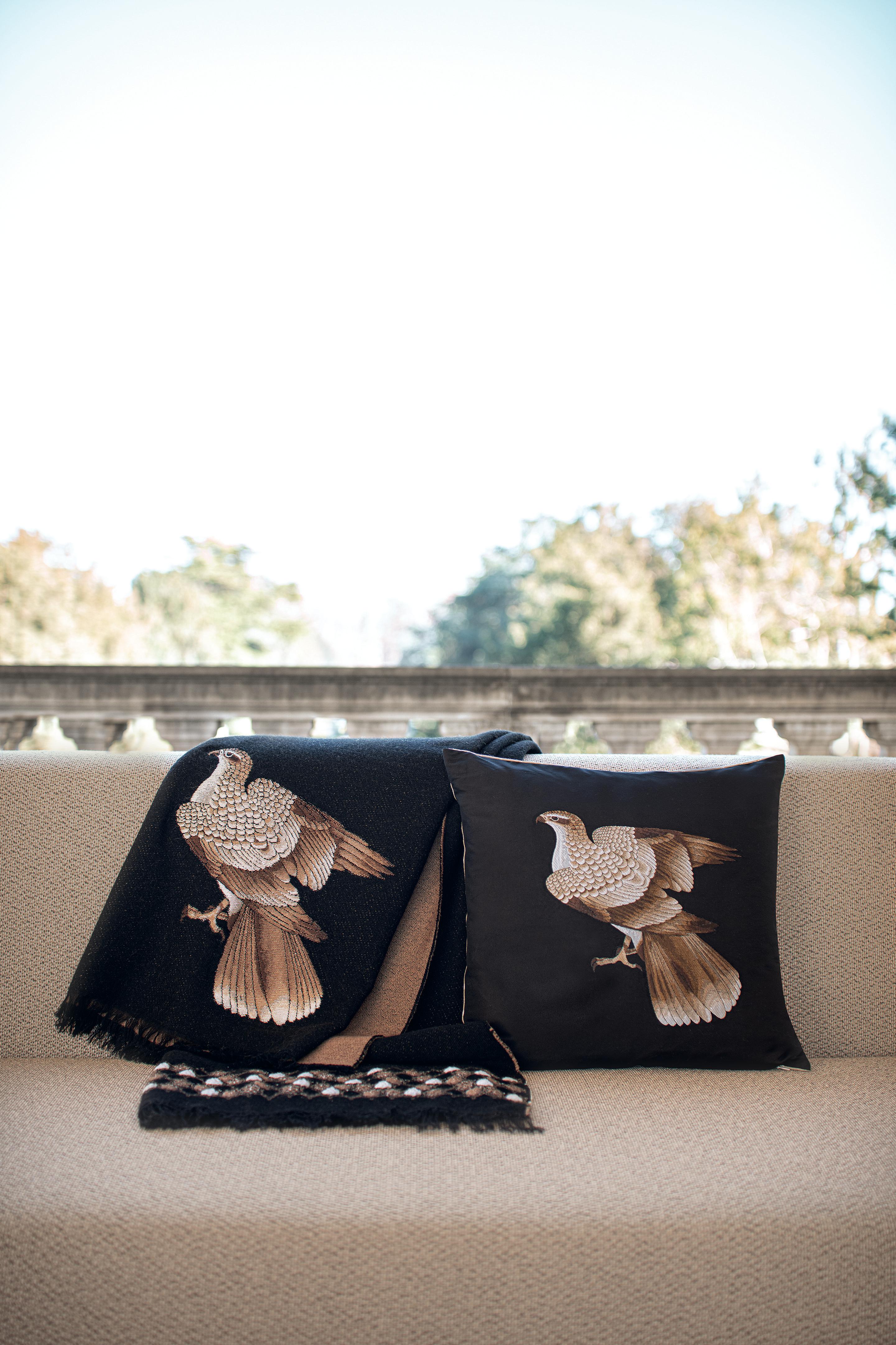 italien K.K. Plaid Chougembou, The Collective, Falcon brodé. en vente